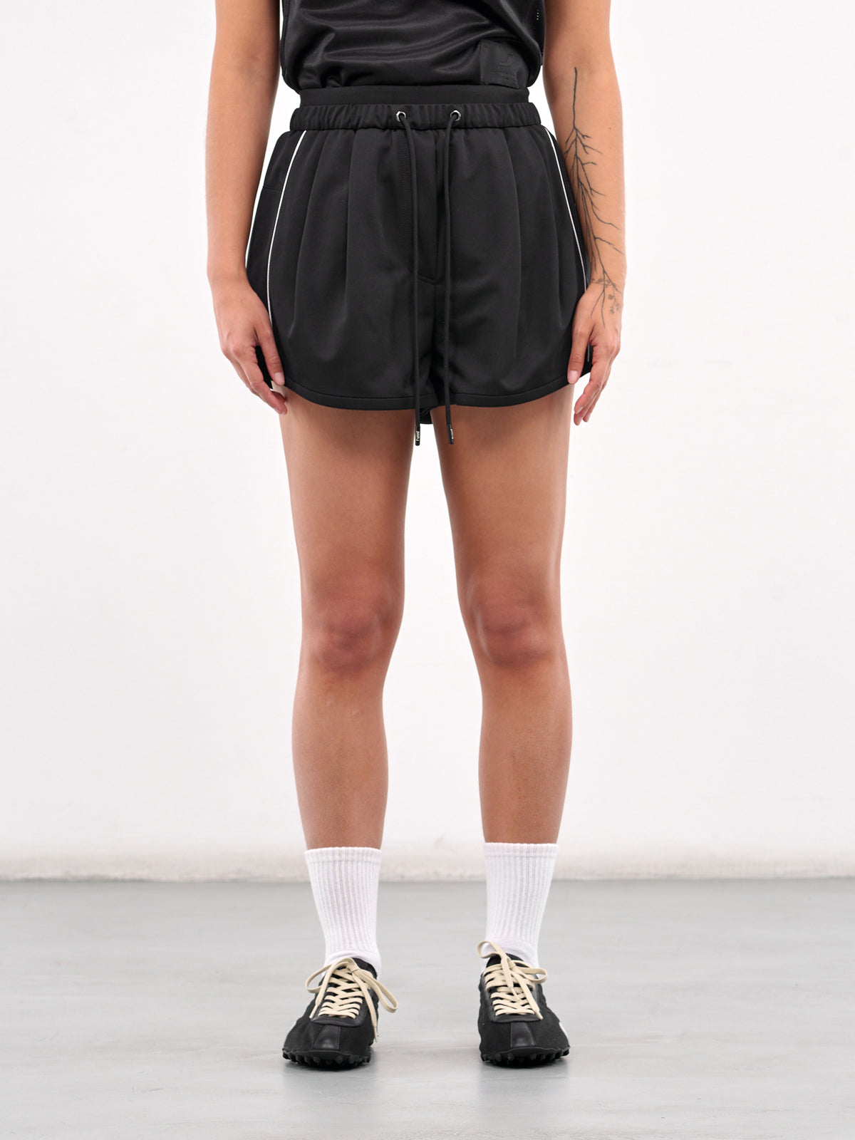Elasticated Nylon Shorts (5525W525-BLACK)