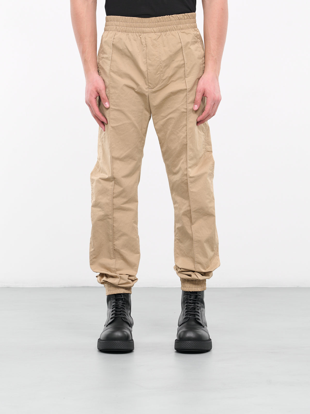 Tech Nylon Pants (679432VF4K0-9640-SESAME)
