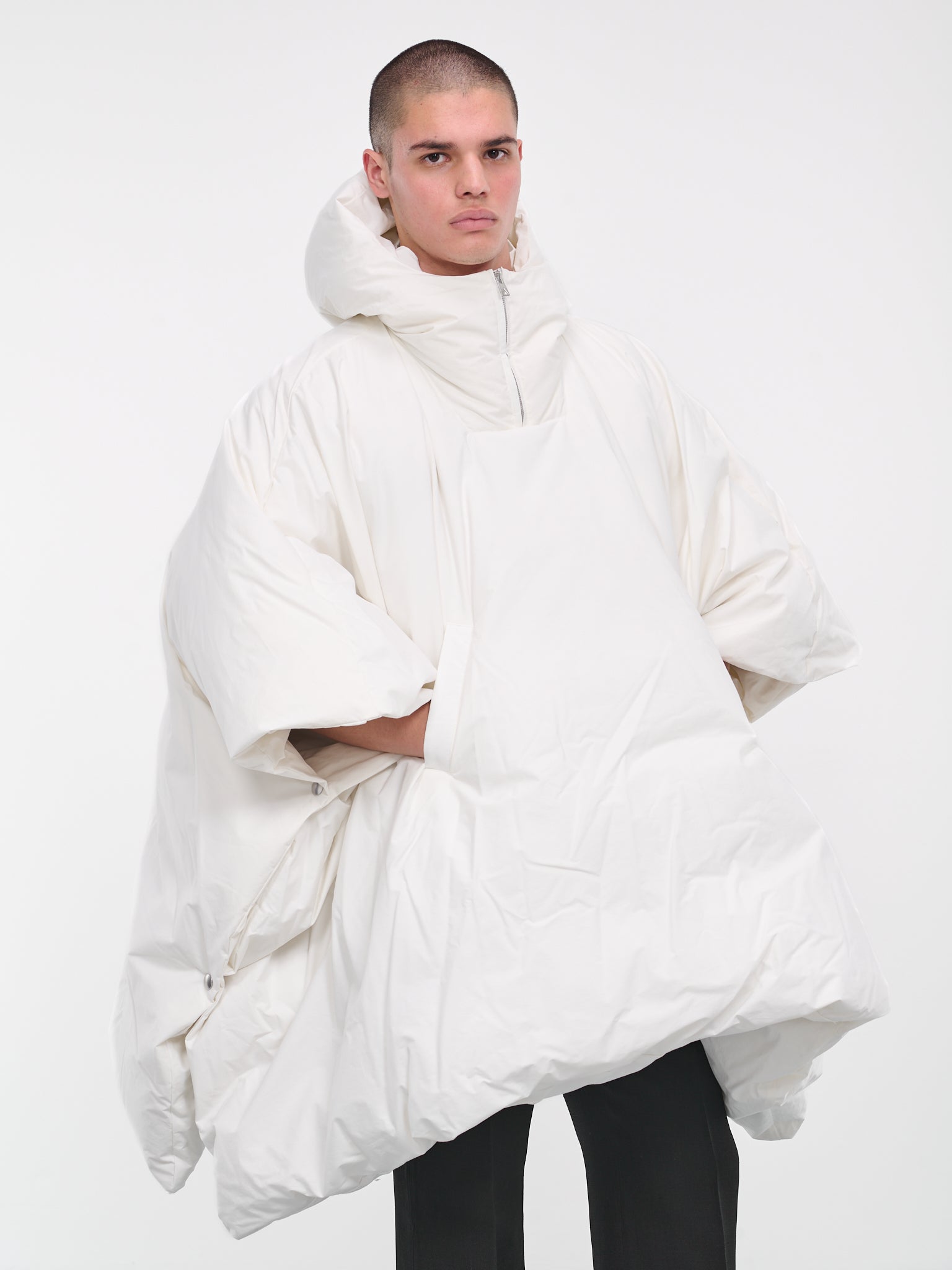 Frosted Padded Cape (751551V1LE0-9071-CHALK)