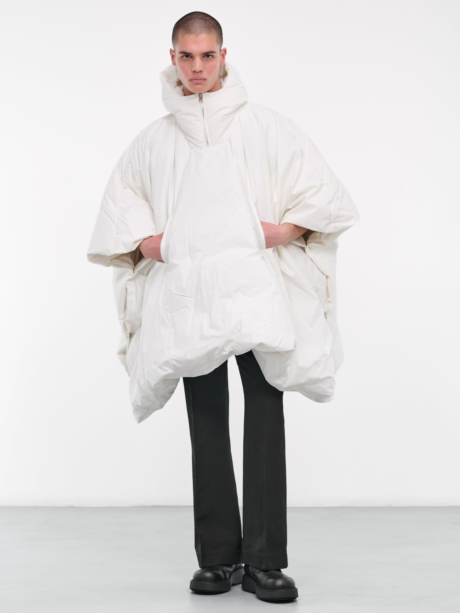 Frosted Padded Cape (751551V1LE0-9071-CHALK)