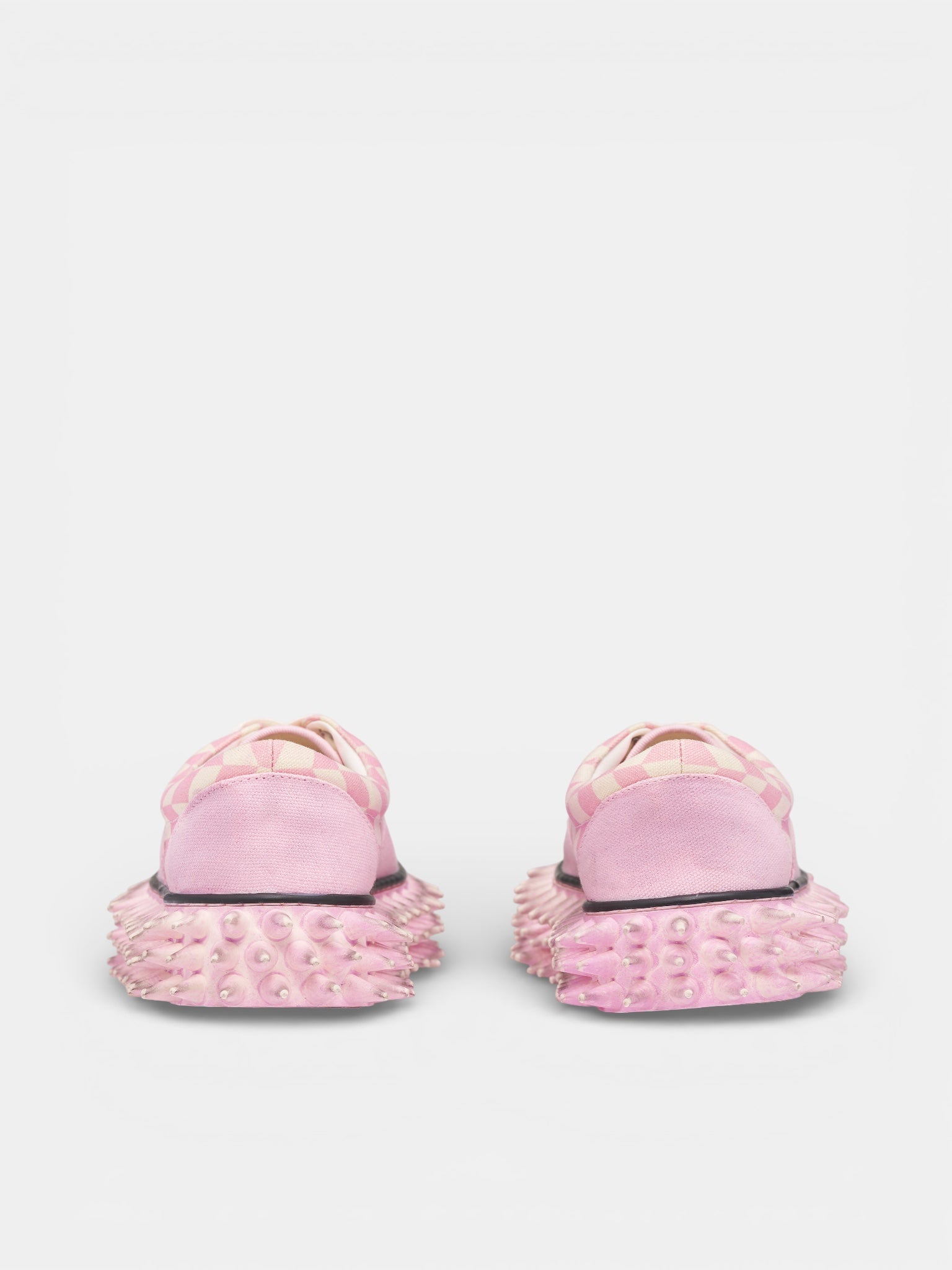 Pink Checkerboard Spiked Skate Sneakers (76FT68-PINK)