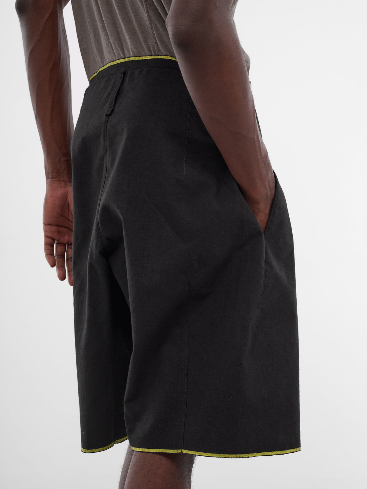 Contrast Trim Shorts (7OY-SHORTS-BLACK)