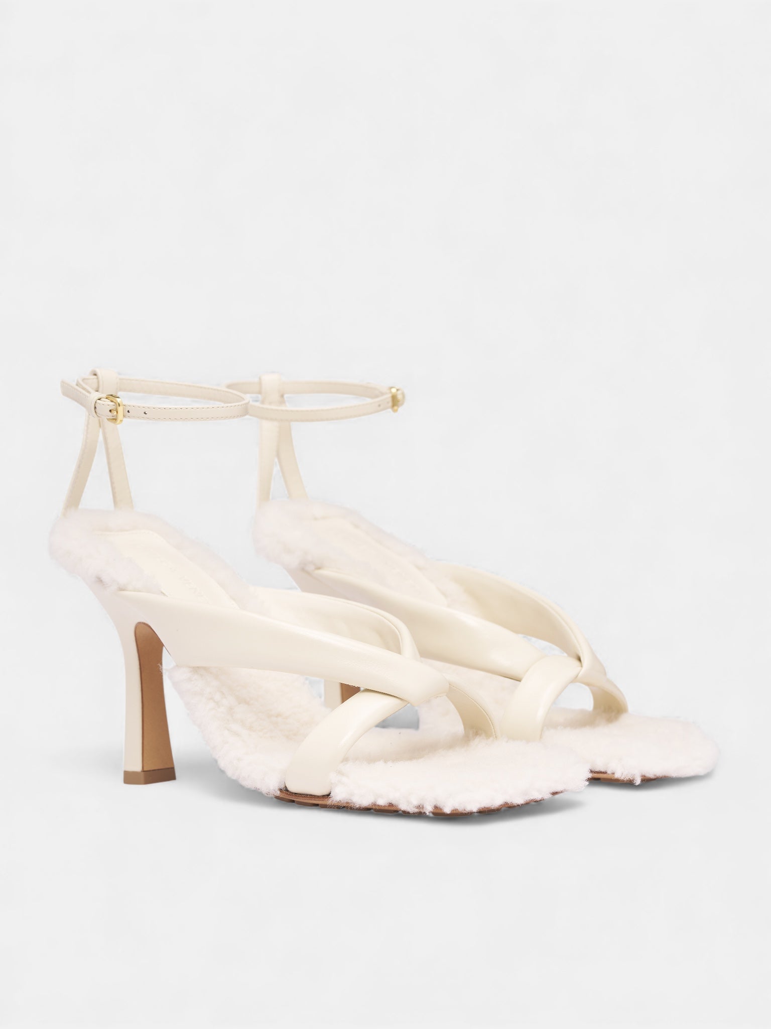 White Shearling Ankle Strap Heels (843956V3H93005-BLU-ORO)