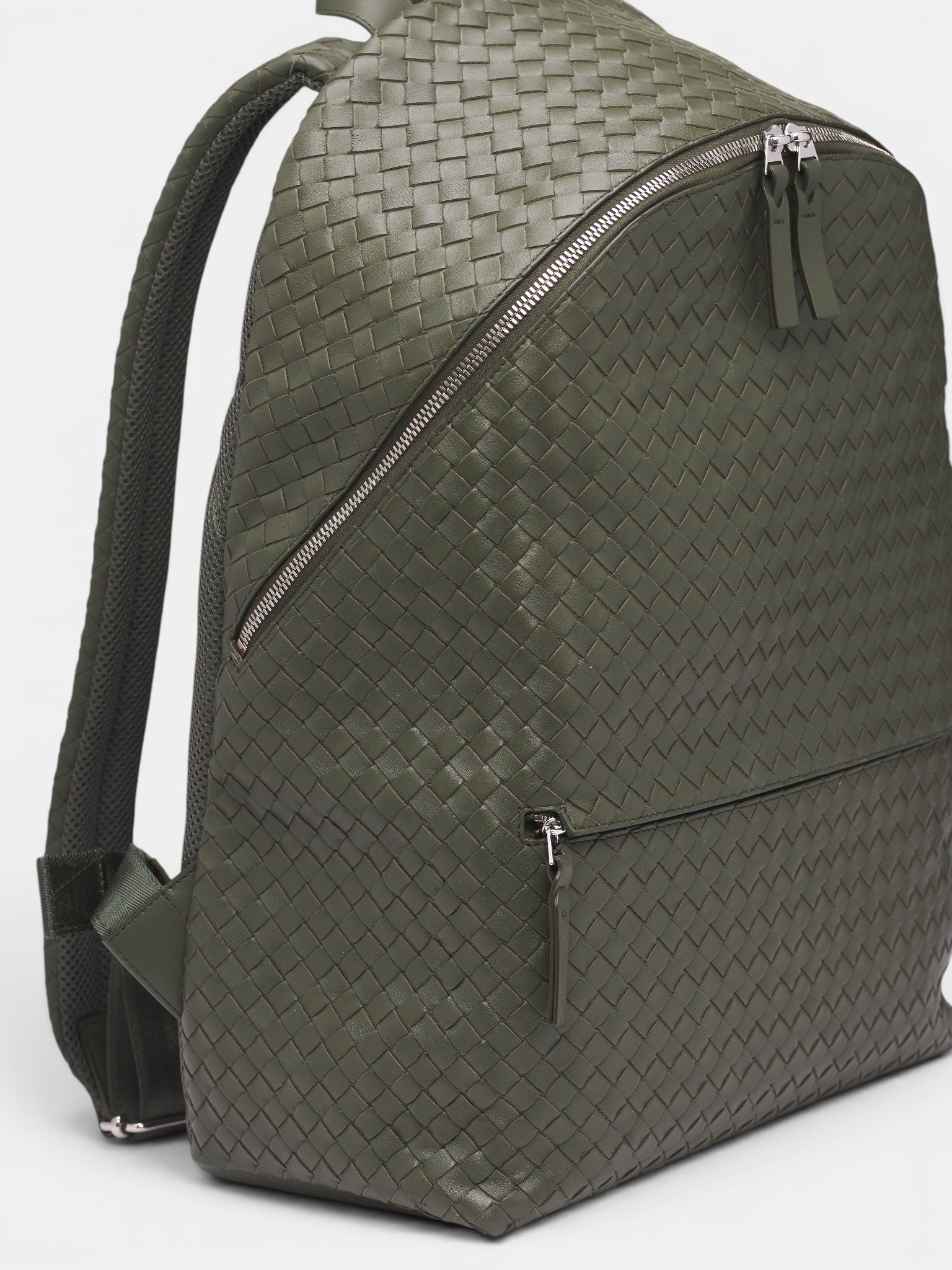 Green Leather Intrecciato 1975 Backpack (876359V4RT3-3815-BARK-GREEN)