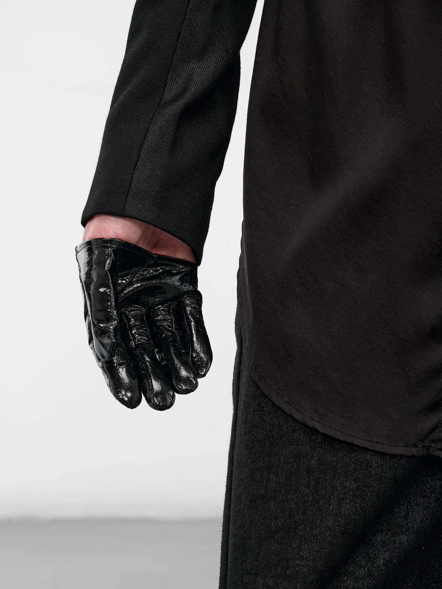 Black Glossy Leather Short Gloves (917ACU13-BLACK)