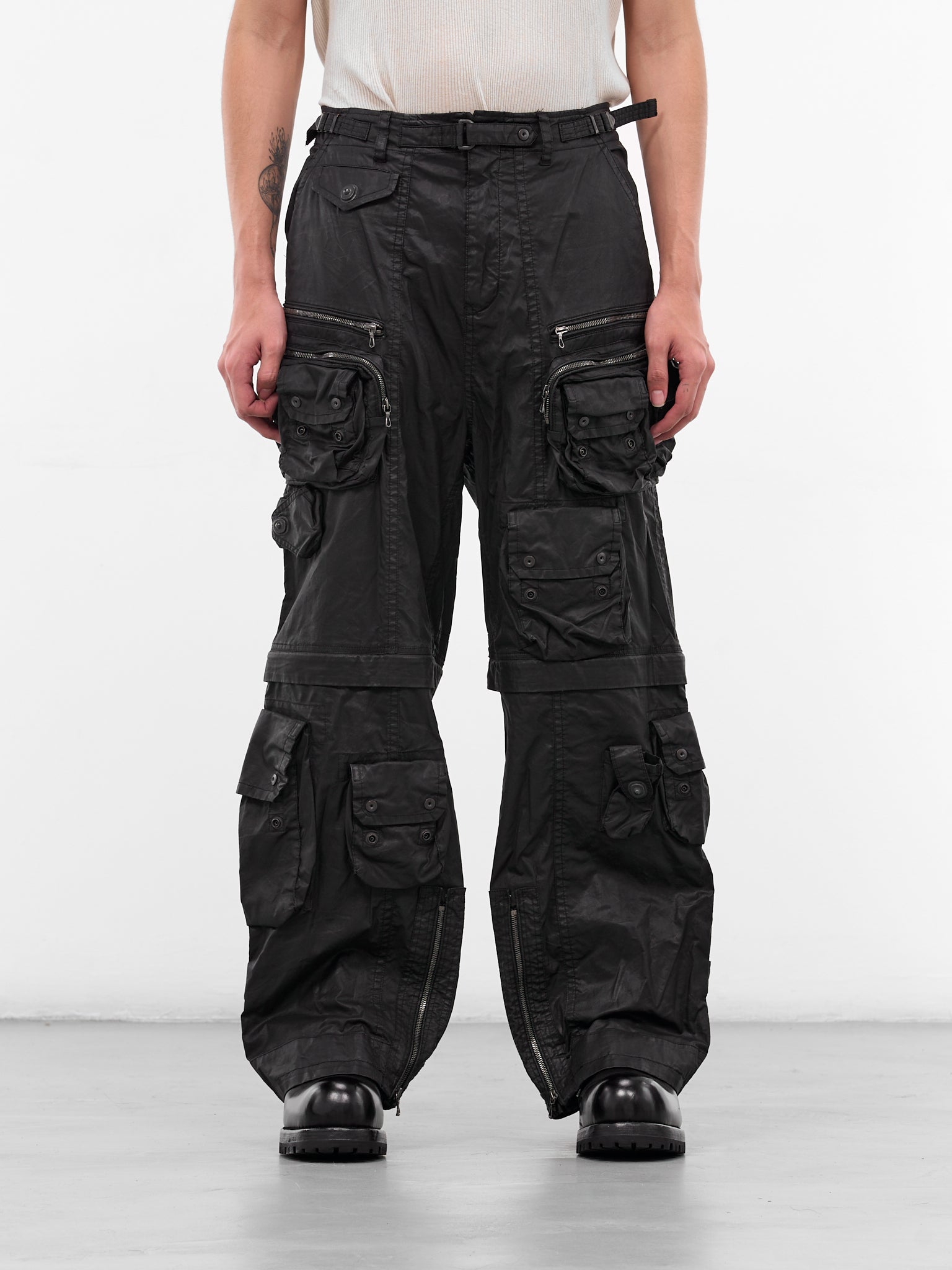 Black Coated Canvas Cargo Pants (917PAM11-BLACK)