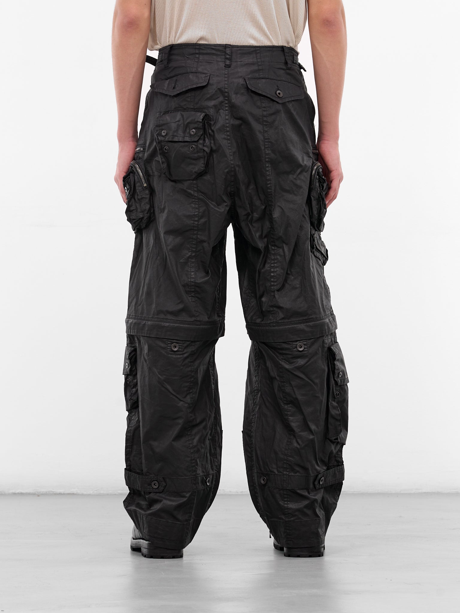 Black Coated Canvas Cargo Pants (917PAM11-BLACK)