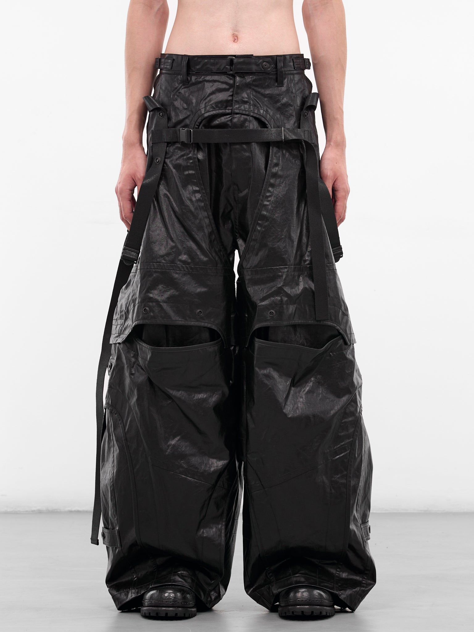 Black Coated Layered Cargo Pants (917PAM17-BLACK)