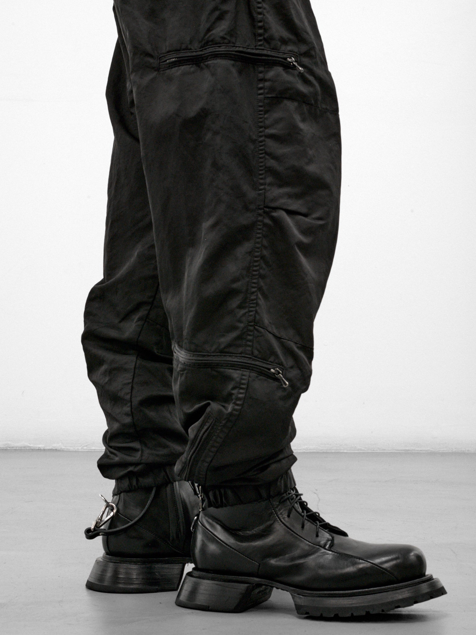Black Nylon Cargo Pants (957PAM15-BLACK)
