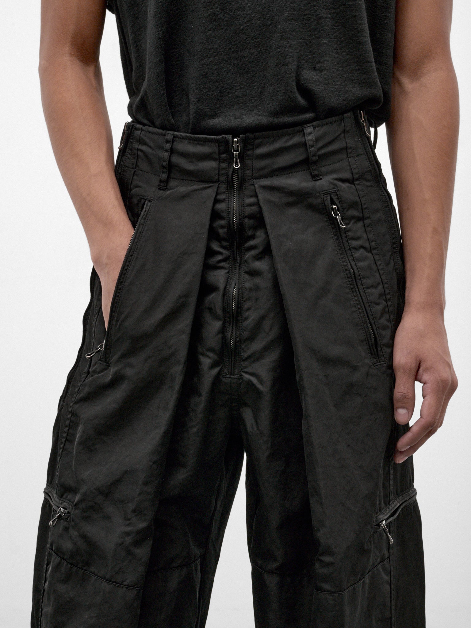 Black Nylon Cargo Pants (957PAM15-BLACK)