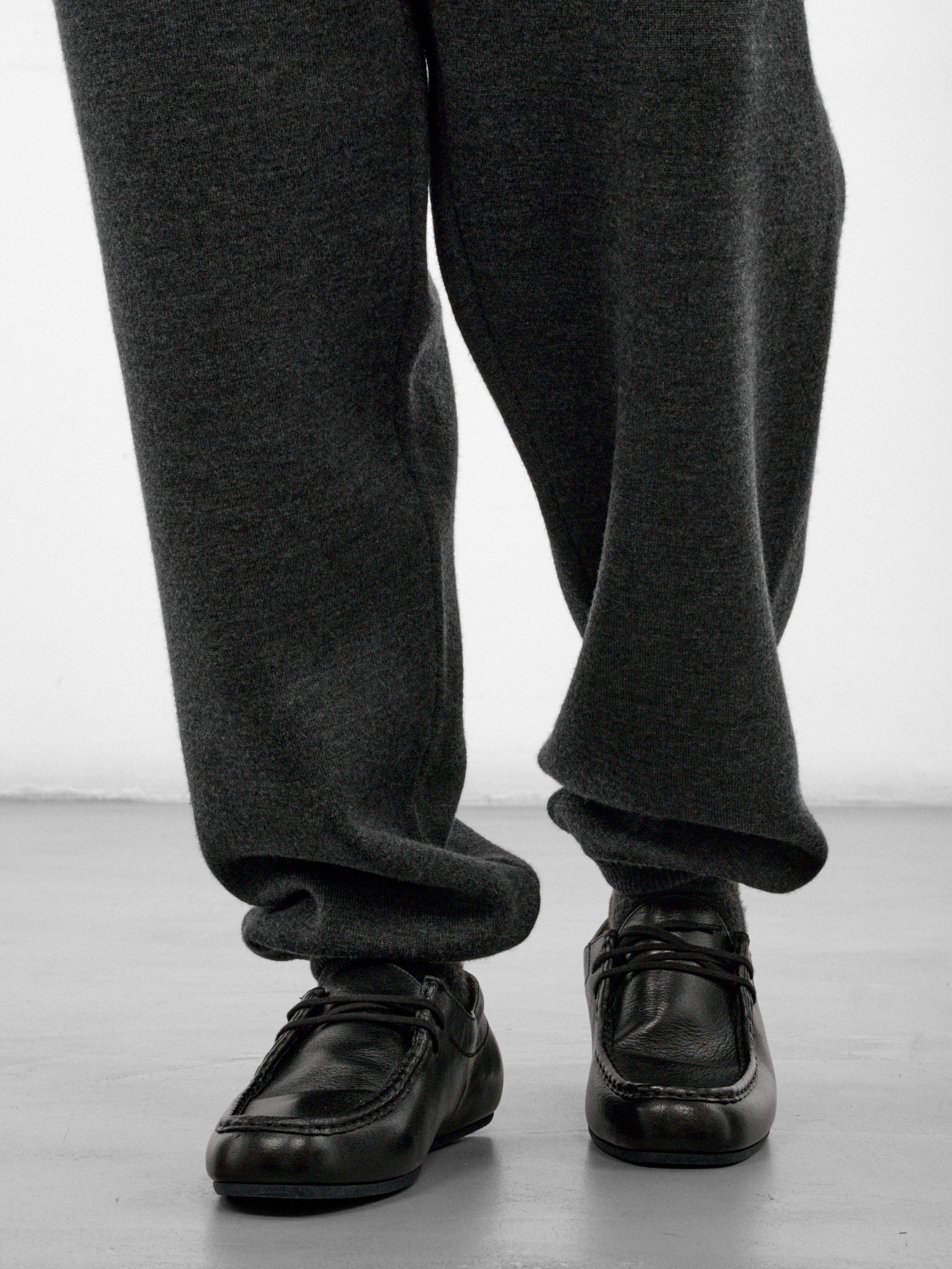 Gray Wool-Cashmere Joggers (A00795V70E0-1510-DARK-SLATE-ME)