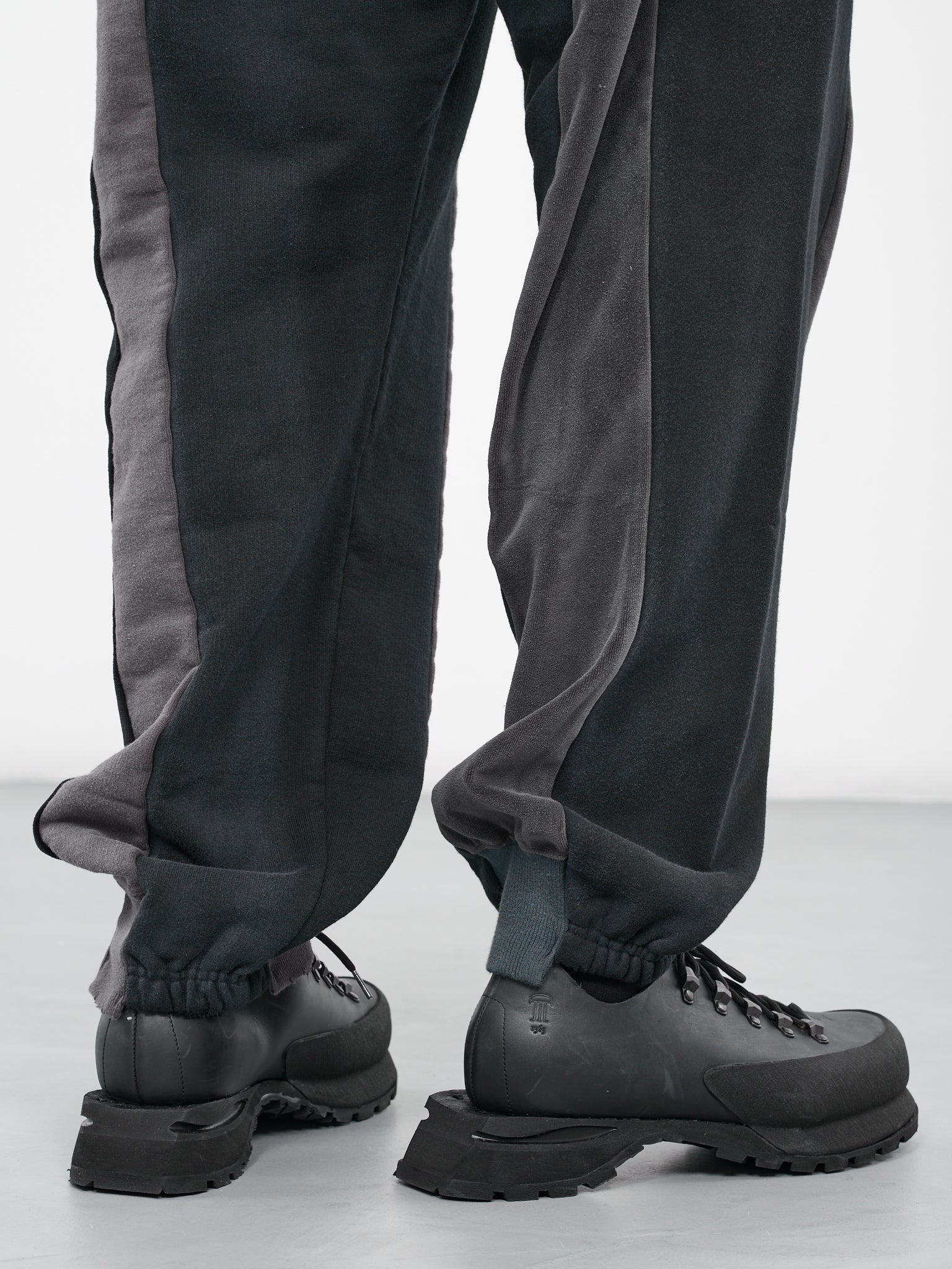 Vertical Switching Sweat Pants (A11PT573-BLACK)