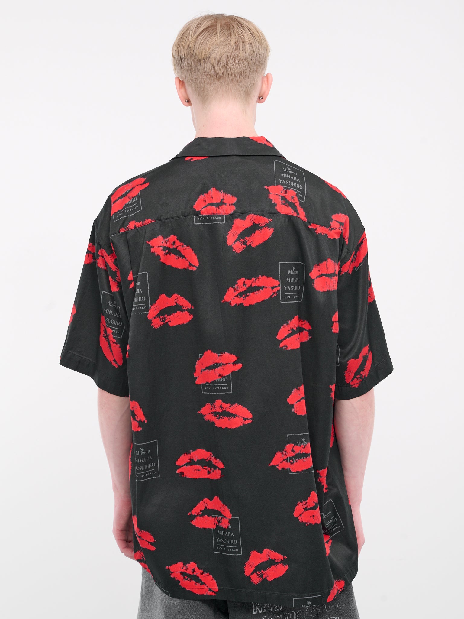 Printed Kiss Logo Shirt (A12SH080-BLACK)