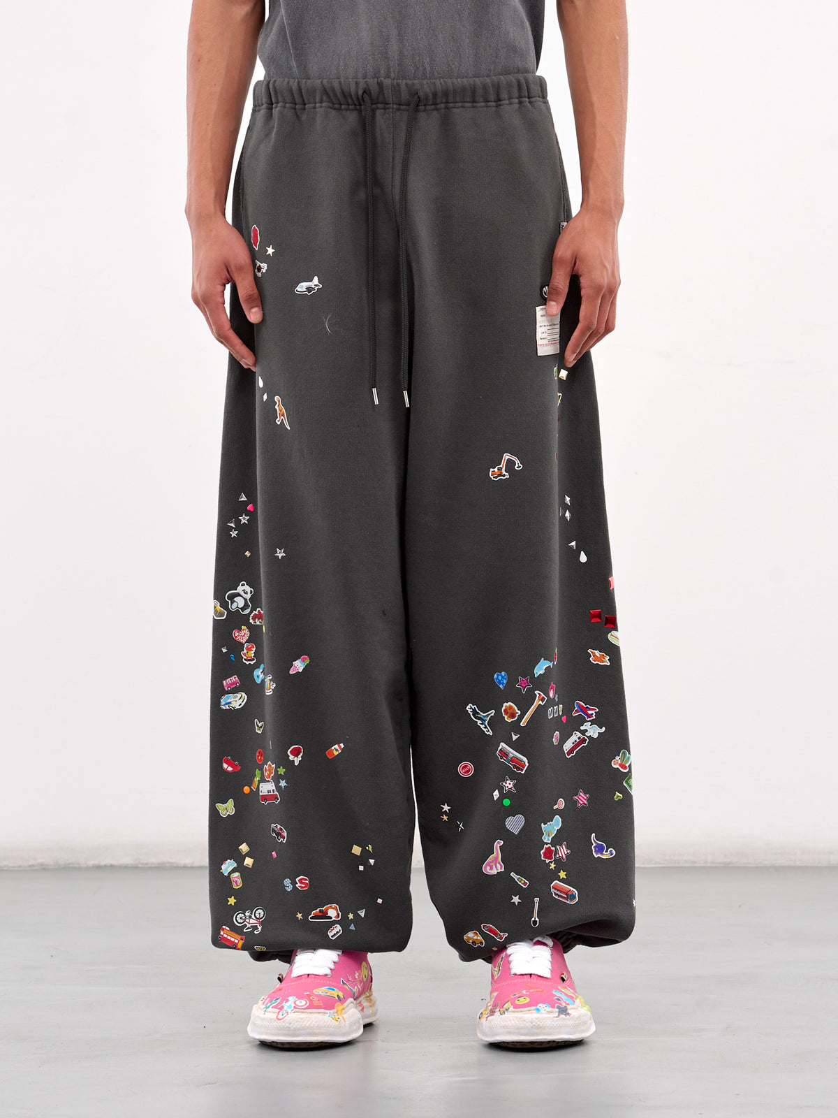 Sticker Graphic Sweatpants (A14PT552-BLACK)