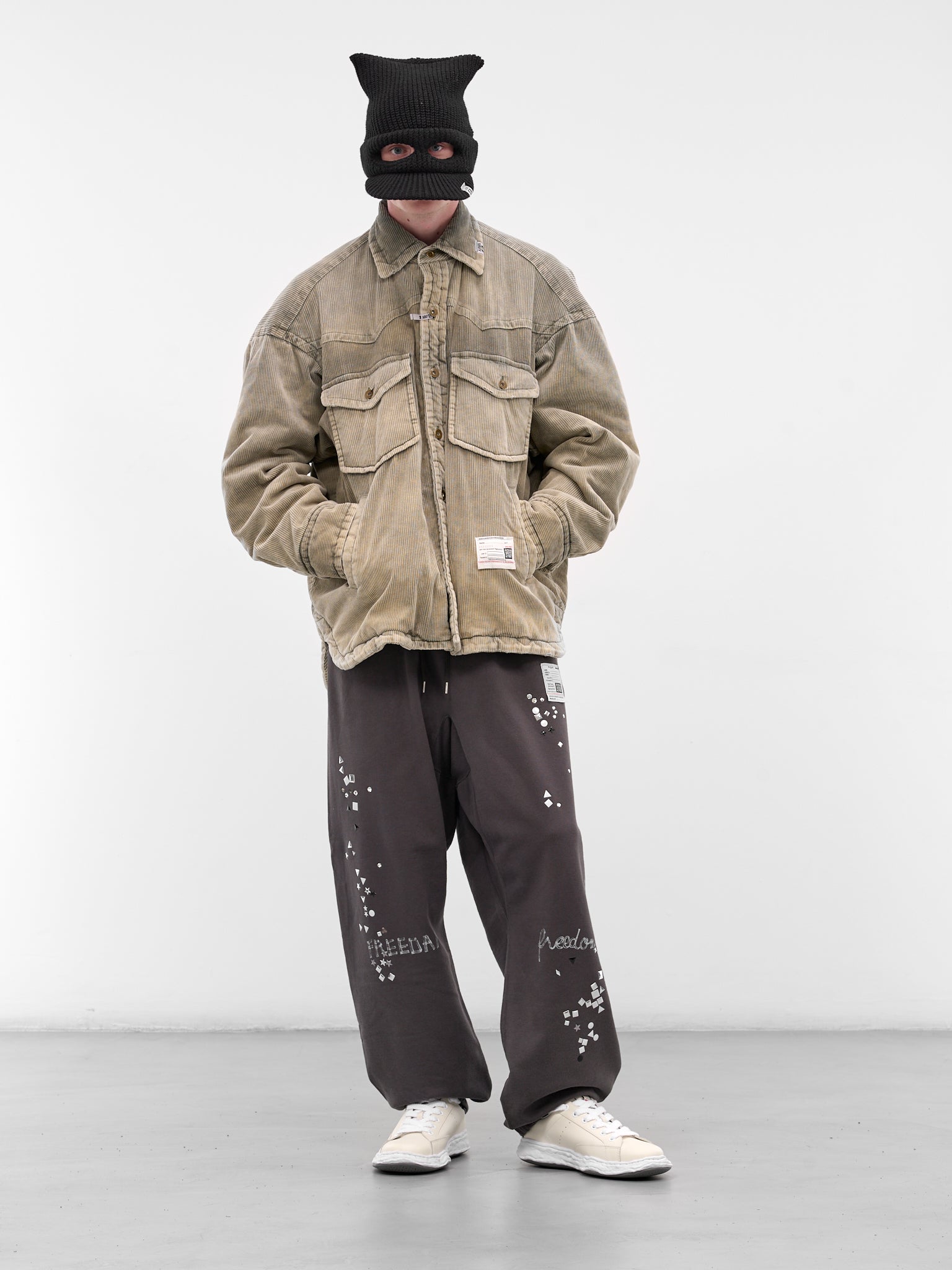 Black Studded Graphic Sweatpants (J15PT724-BLACK)