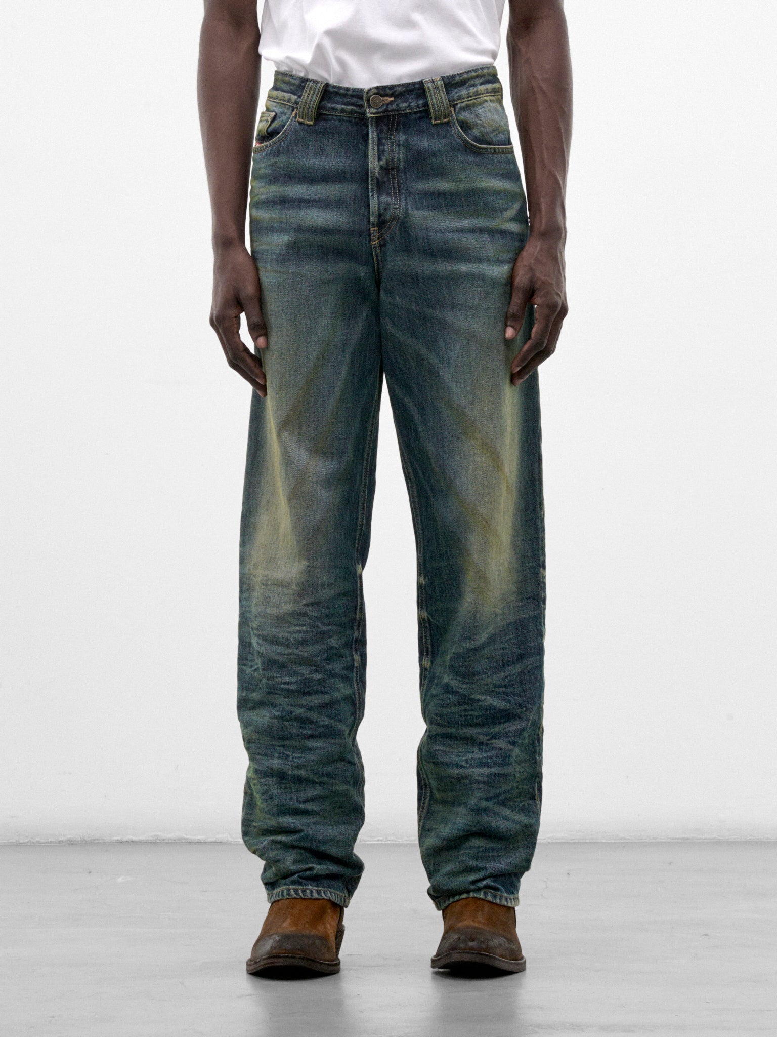 Blue Denim D-Voeed Jeans (A25943-1991-D-VOEED-DENIM)