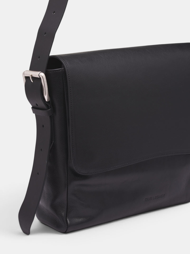 Goat Leather Piston Messenger Bag (A4268BT-BLACK)