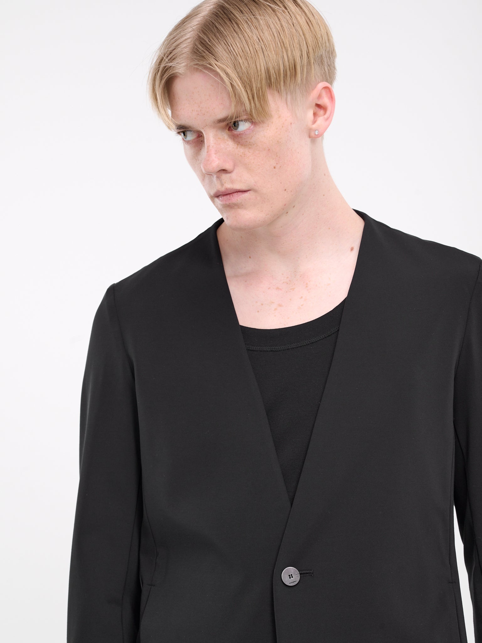 Collarless black blazer 2025