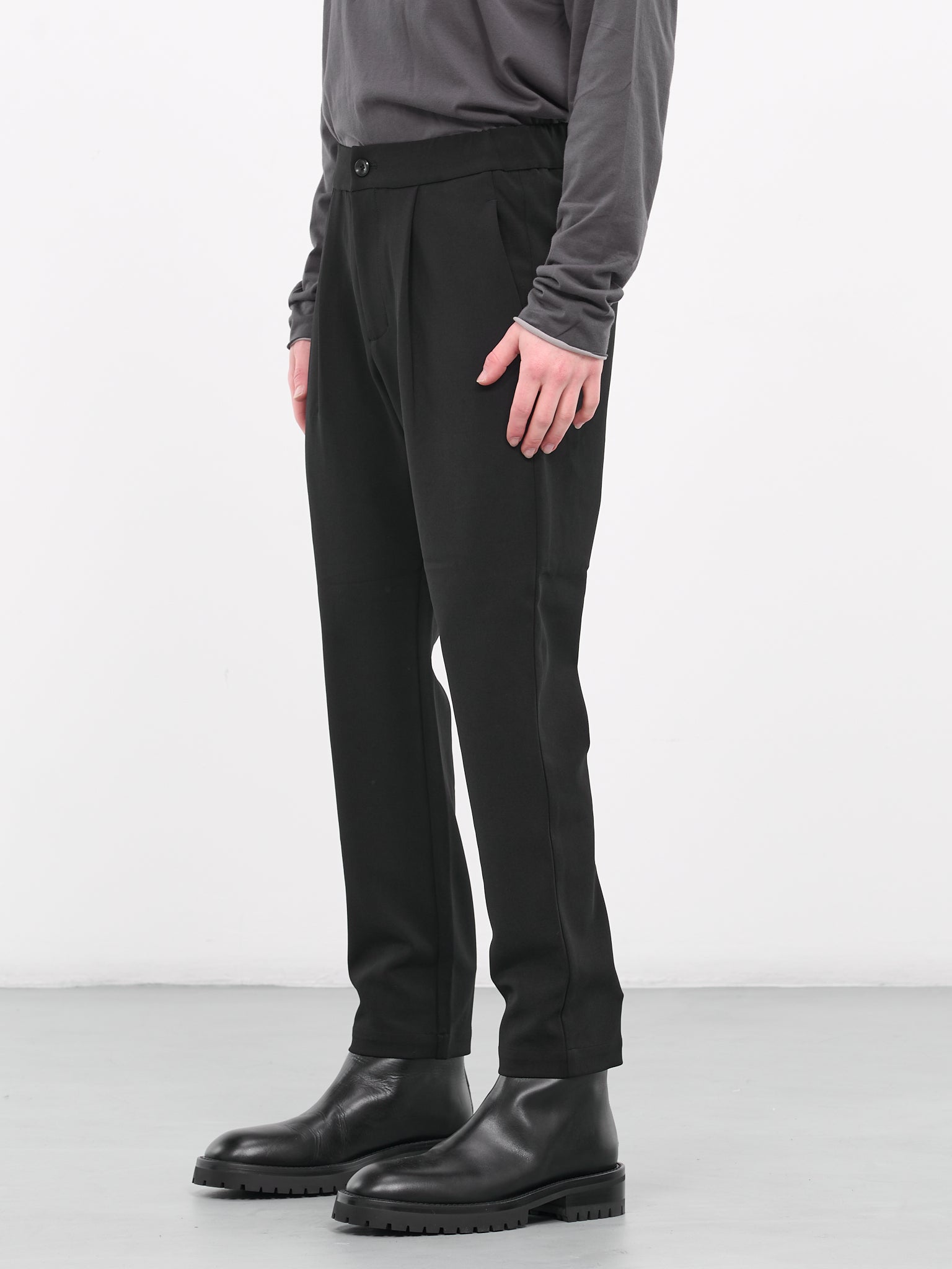 Pleated Trousers (AP32-064-BLACK)