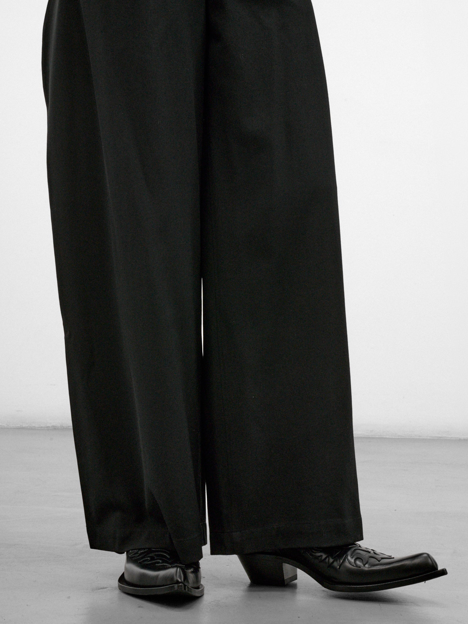 Black Pleated Wide Leg Trousers (AW26-008-13B-BLACK)