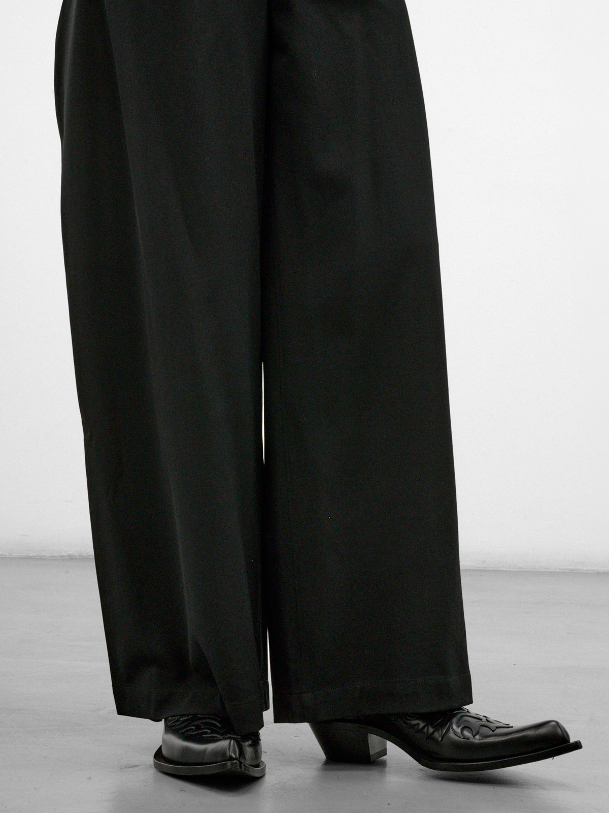 Black Pleated Wide Leg Trousers (AW26-008-13B-BLACK)