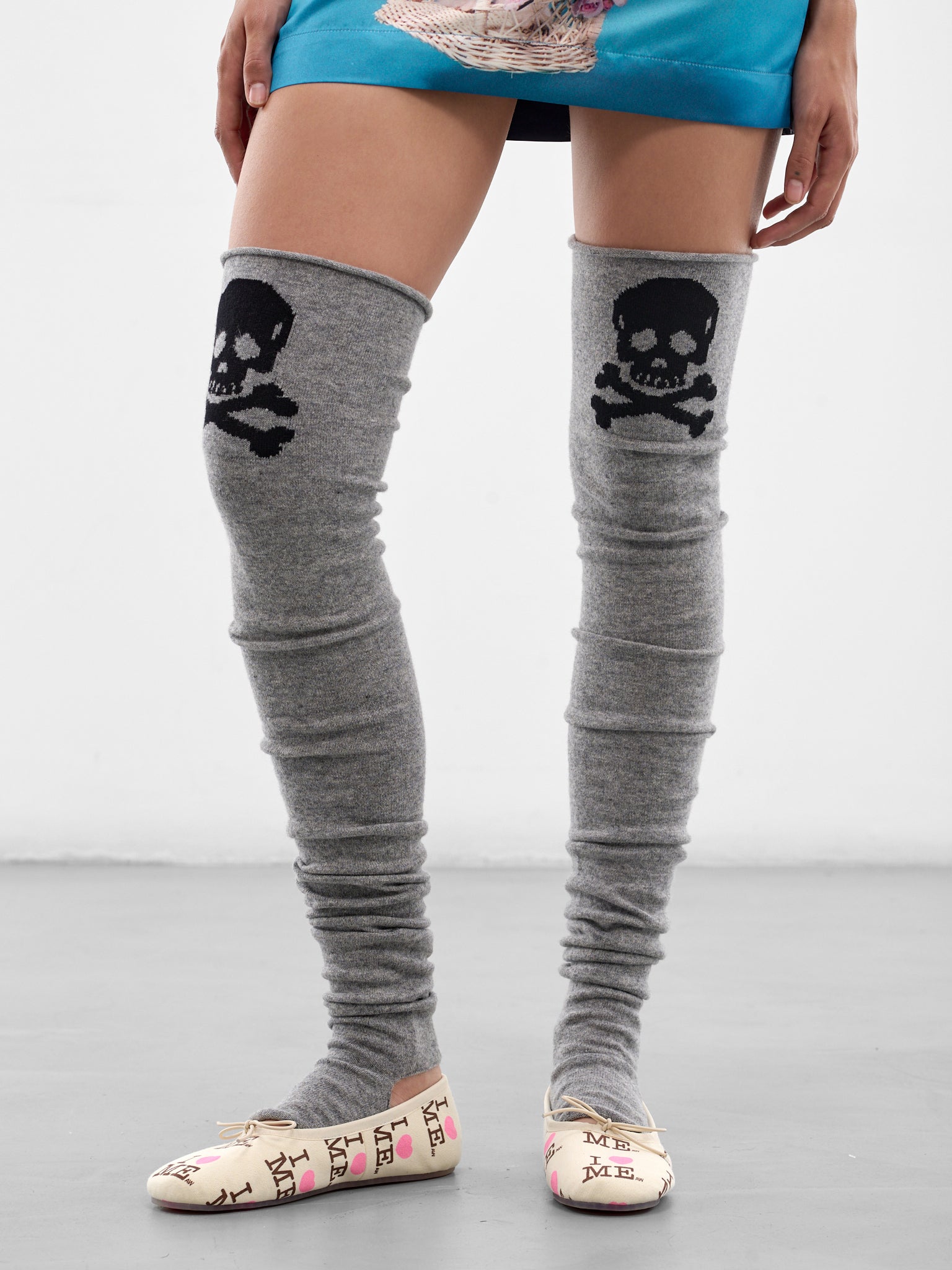 Gray Lambswool Knit Skull Stockings (AWSS2600076-GREY)