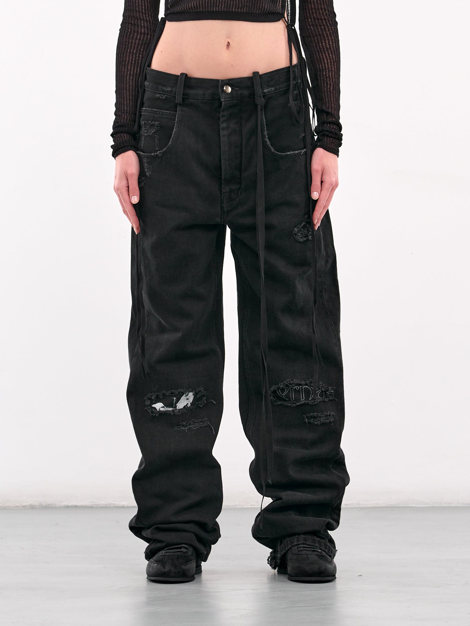 Distressed Graphic Patch Jeans (B0010197-FA632-FADED-BLACK)
