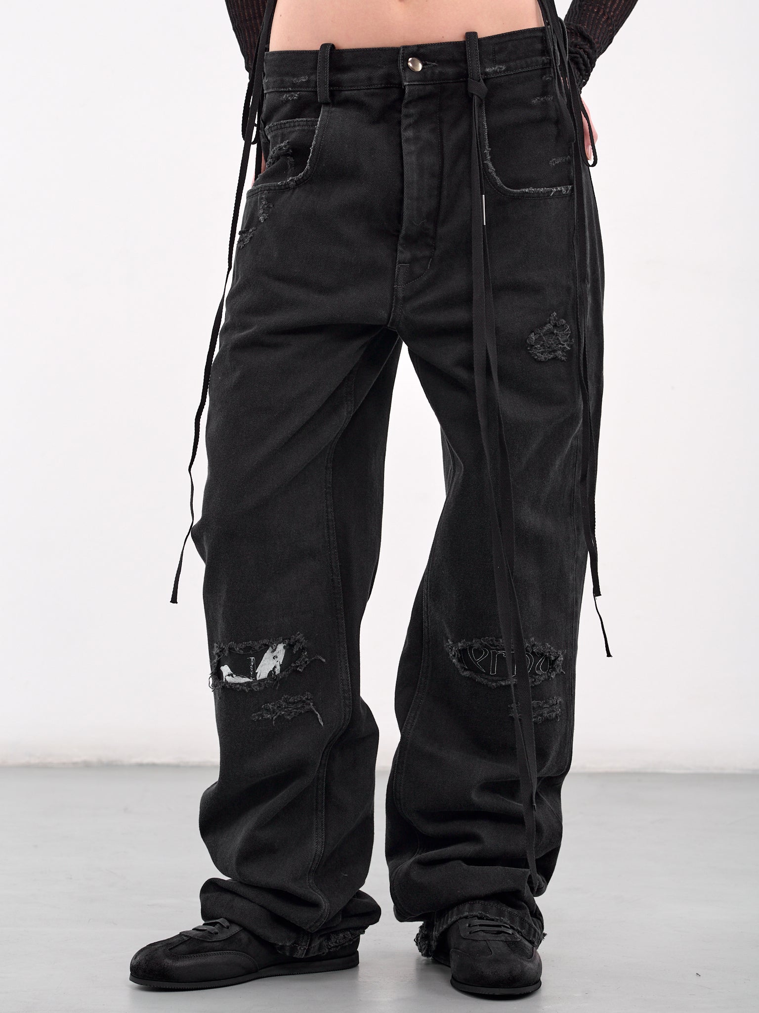 Distressed Graphic Patch Jeans (B0010197-FA632-FADED-BLACK)