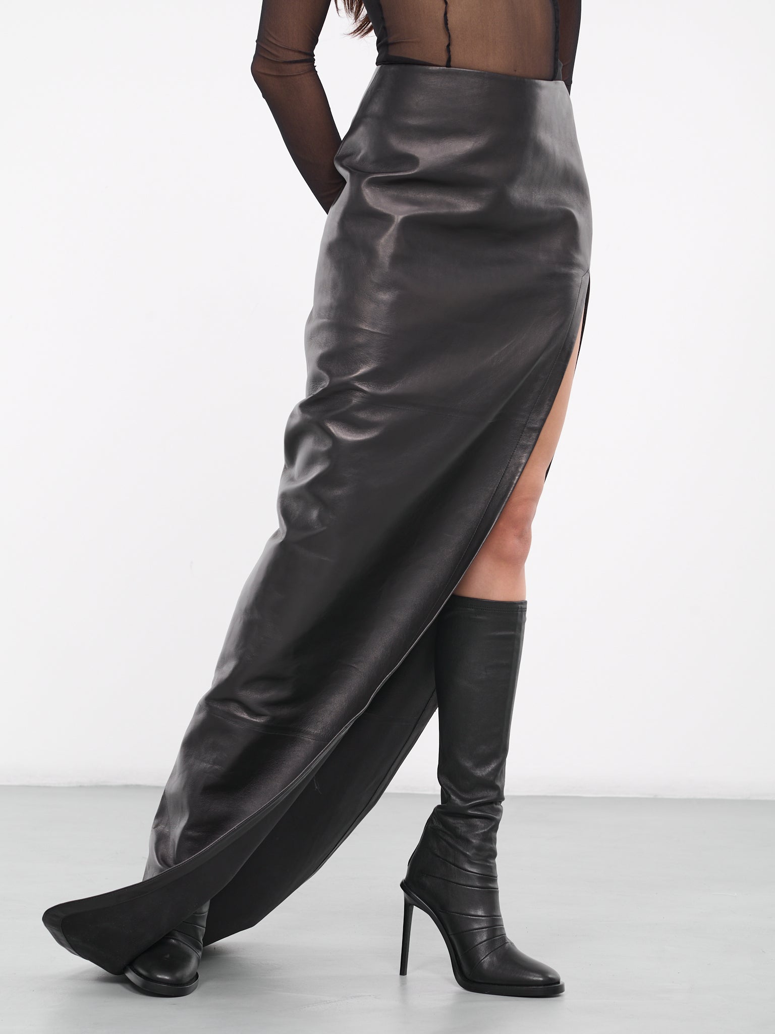 Janita Asymmetric Skirt (B0011434-LT117-099-BLACK)