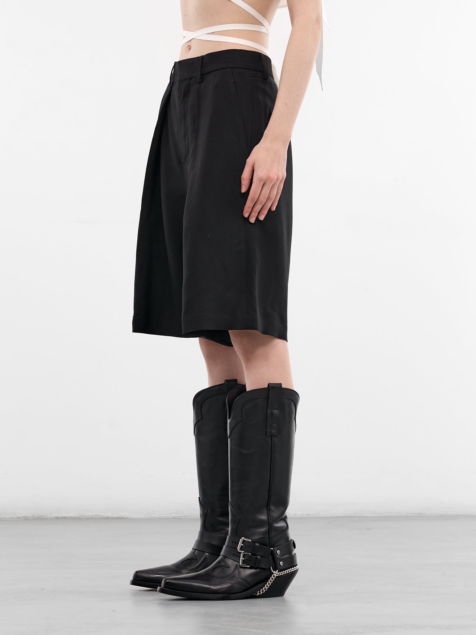 Ukje Black Viscose Pleated Shorts (B0013775-FA558-099-BLACK)