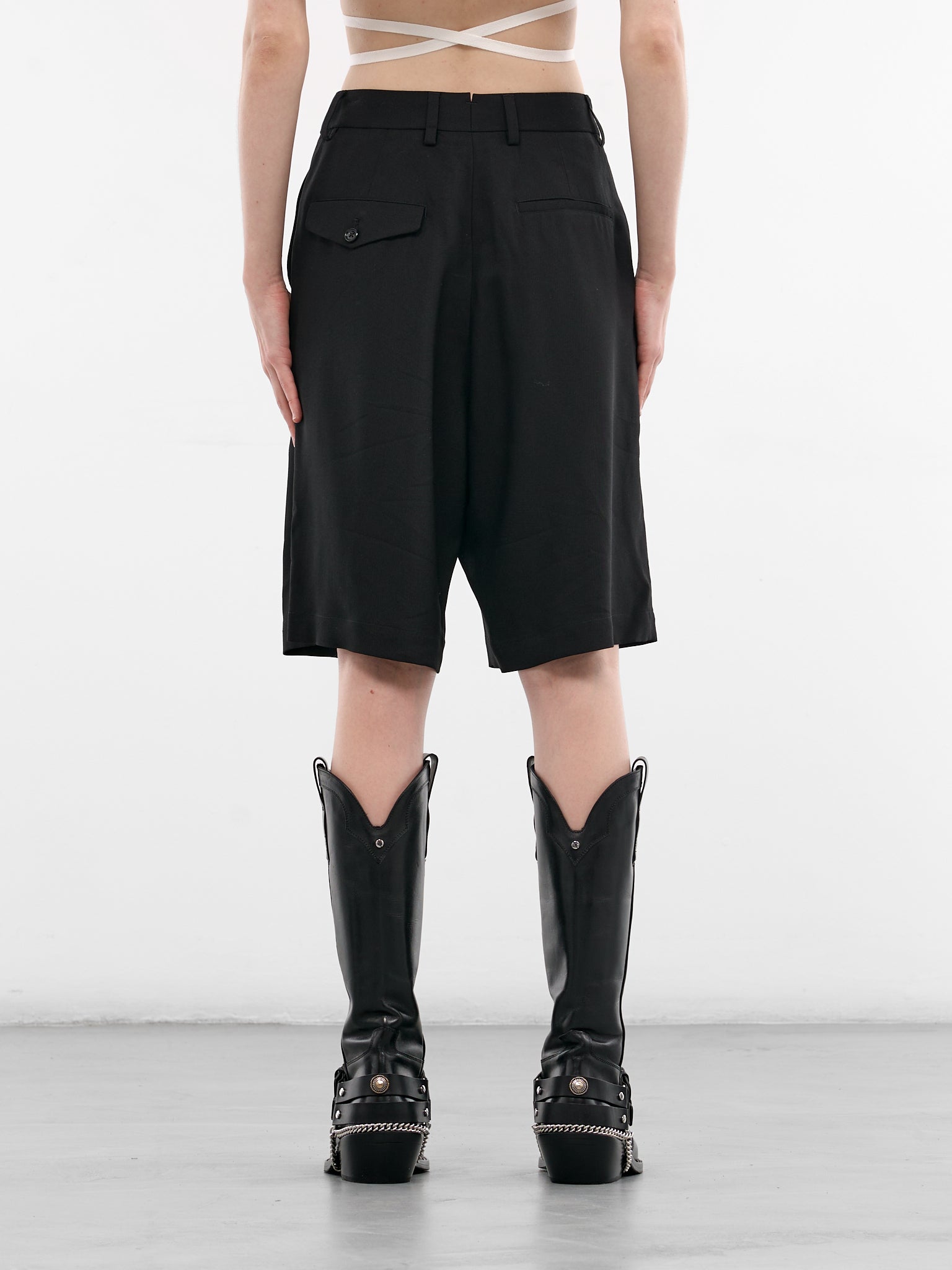 Ukje Black Viscose Pleated Shorts (B0013775-FA558-099-BLACK)