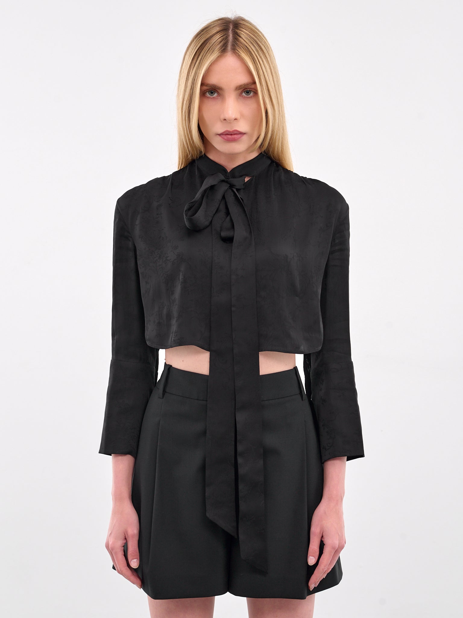 Cropped Blouse (B0012783-FA611-BLACK)