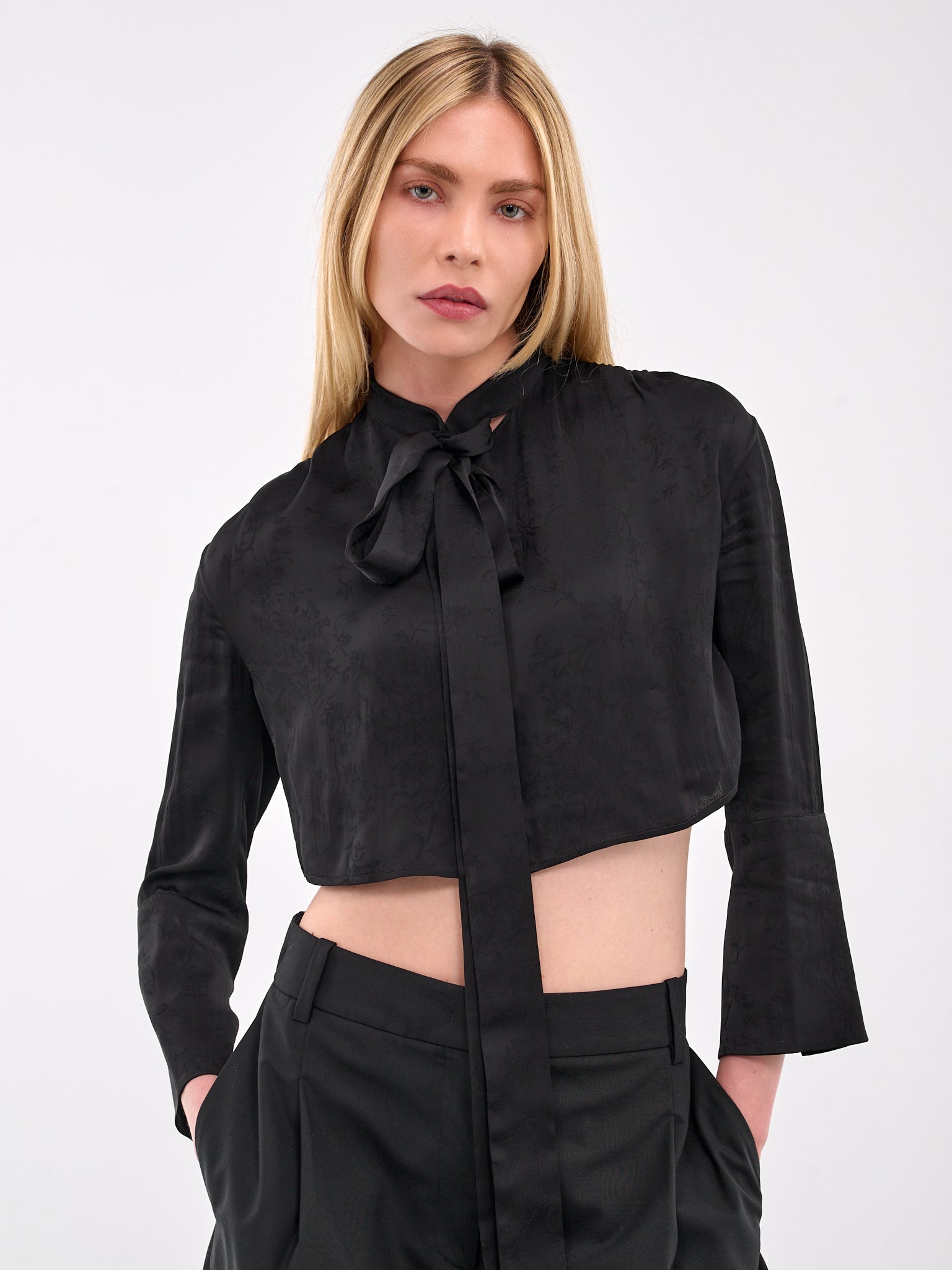 Cropped Blouse (B0012783-FA611-BLACK)