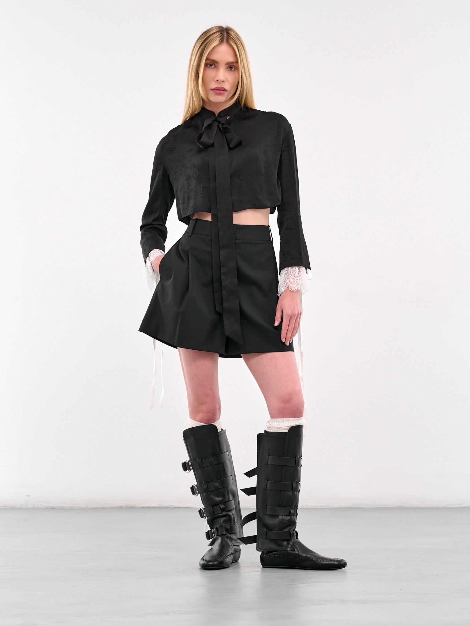 Cropped Blouse (B0012783-FA611-BLACK)