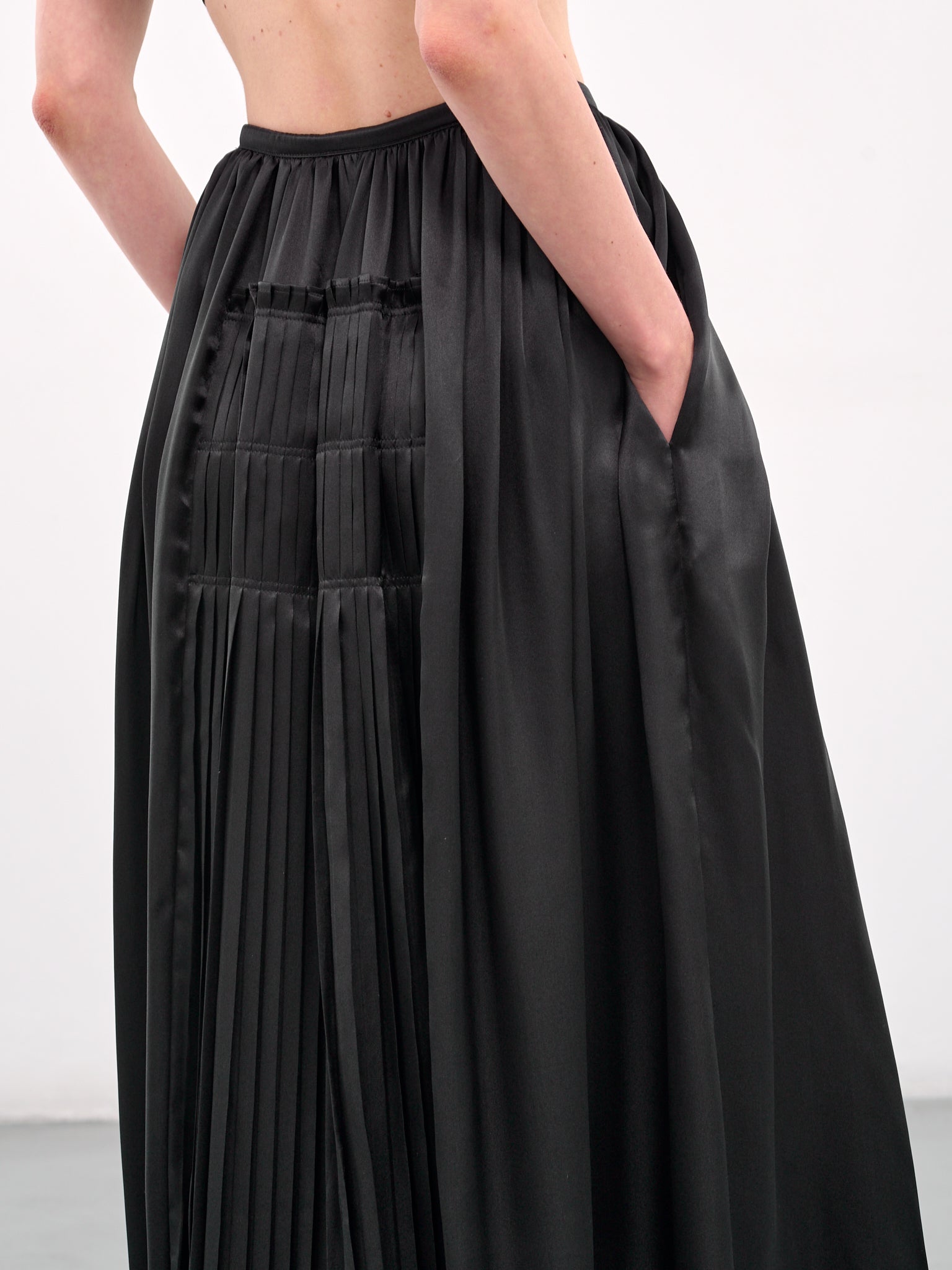 Pleated Maxi Skirt (B0012795-FA624-BLACK)