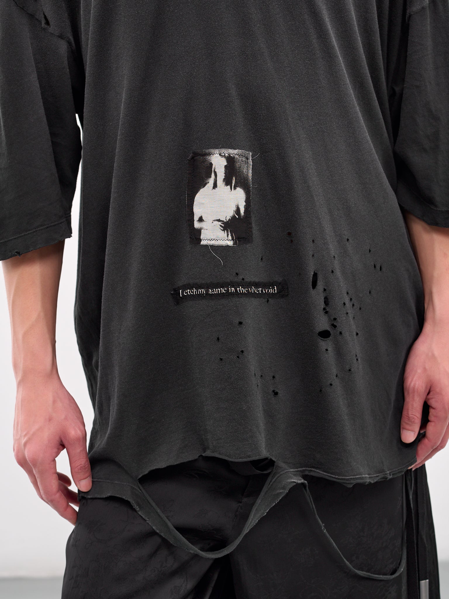 Dieter Distressed Tee (B0013056-FA638-FADED-BLACK) Dieter Distressed Tee (B0013056-FA638-FADED-BLACK)
