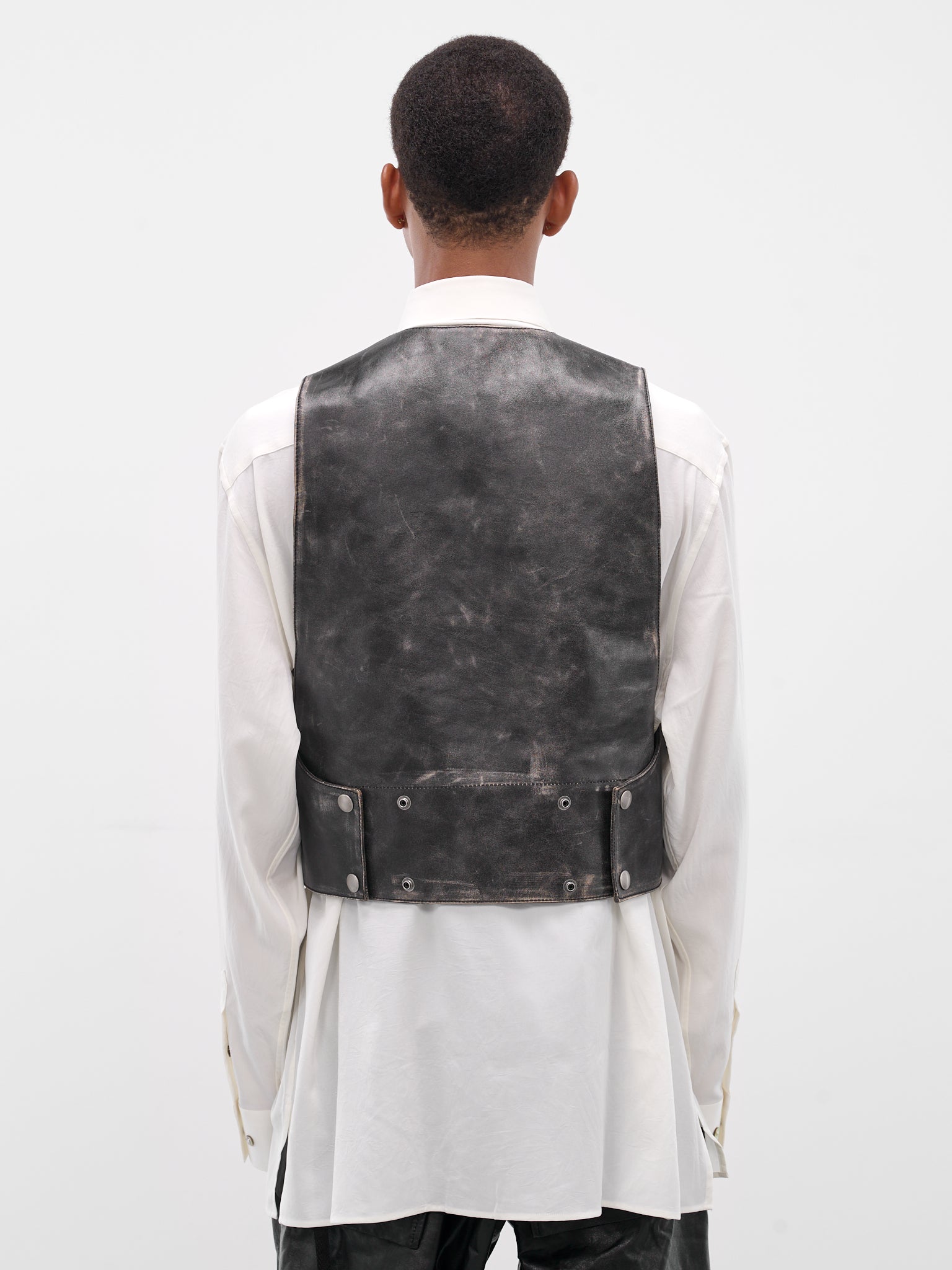 Albien Black Worn Leather Vest (B0013408-LT169-D0093-BLACK-NUD)