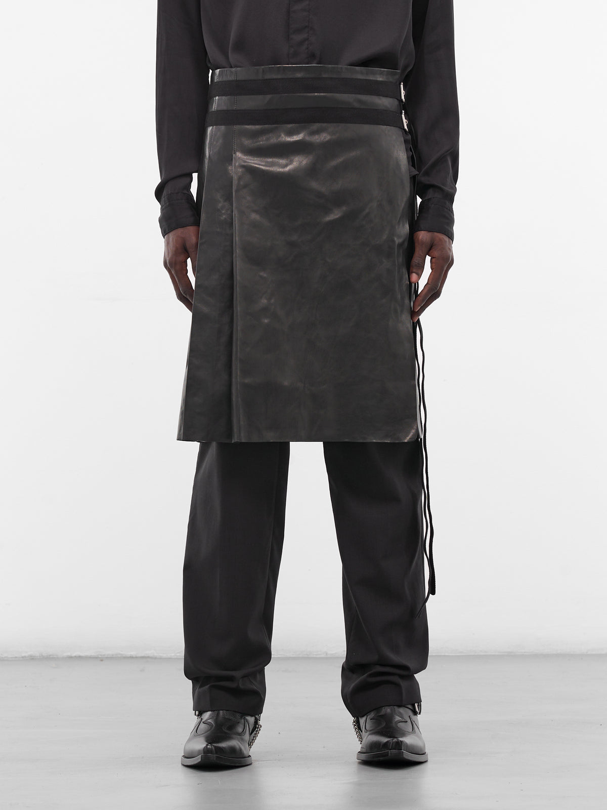 Mane Lamb Leather Knee Skirt (B0013469-LT137-BLACK)