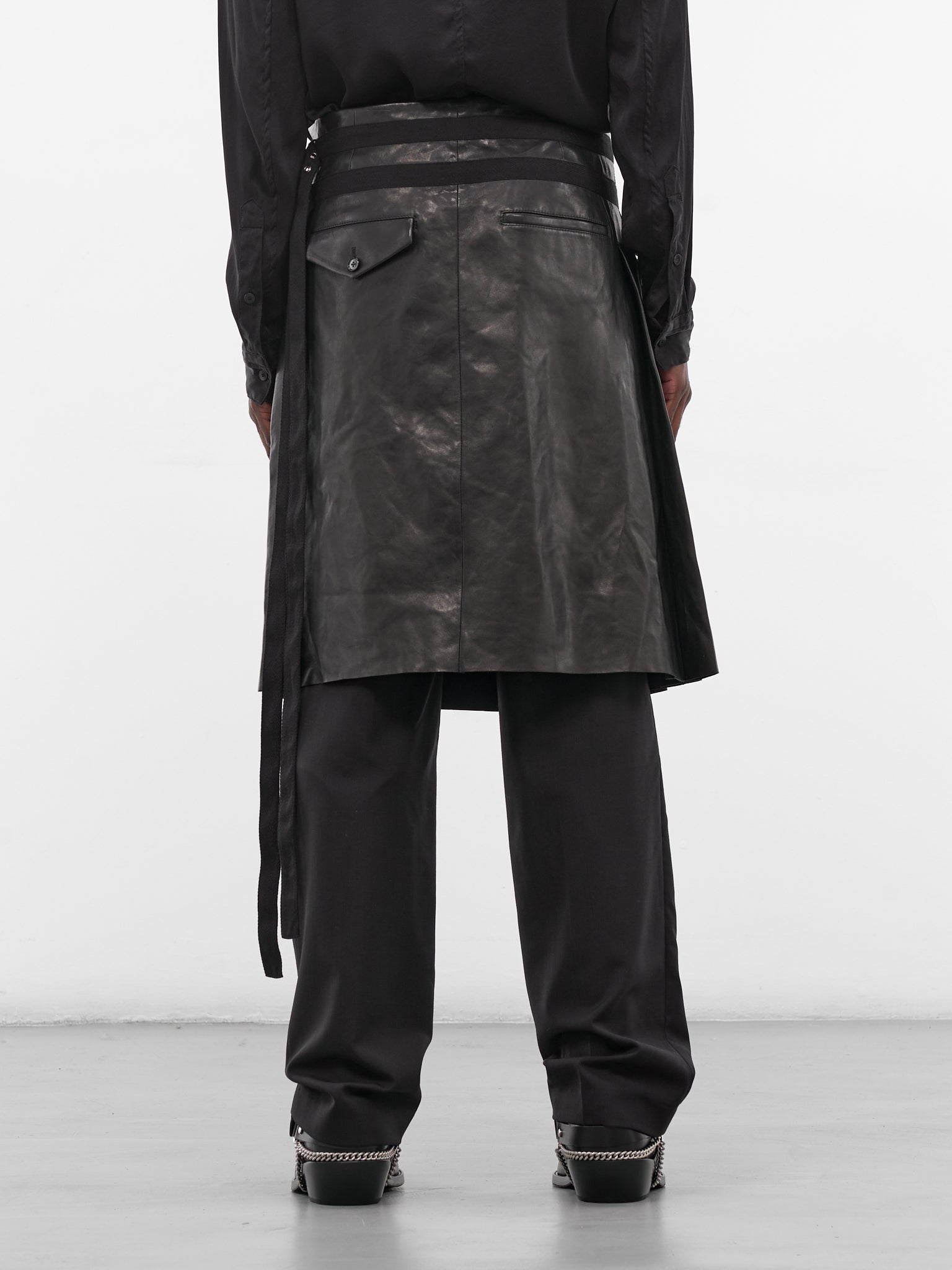 Mane Lamb Leather Knee Skirt (B0013469-LT137-BLACK)