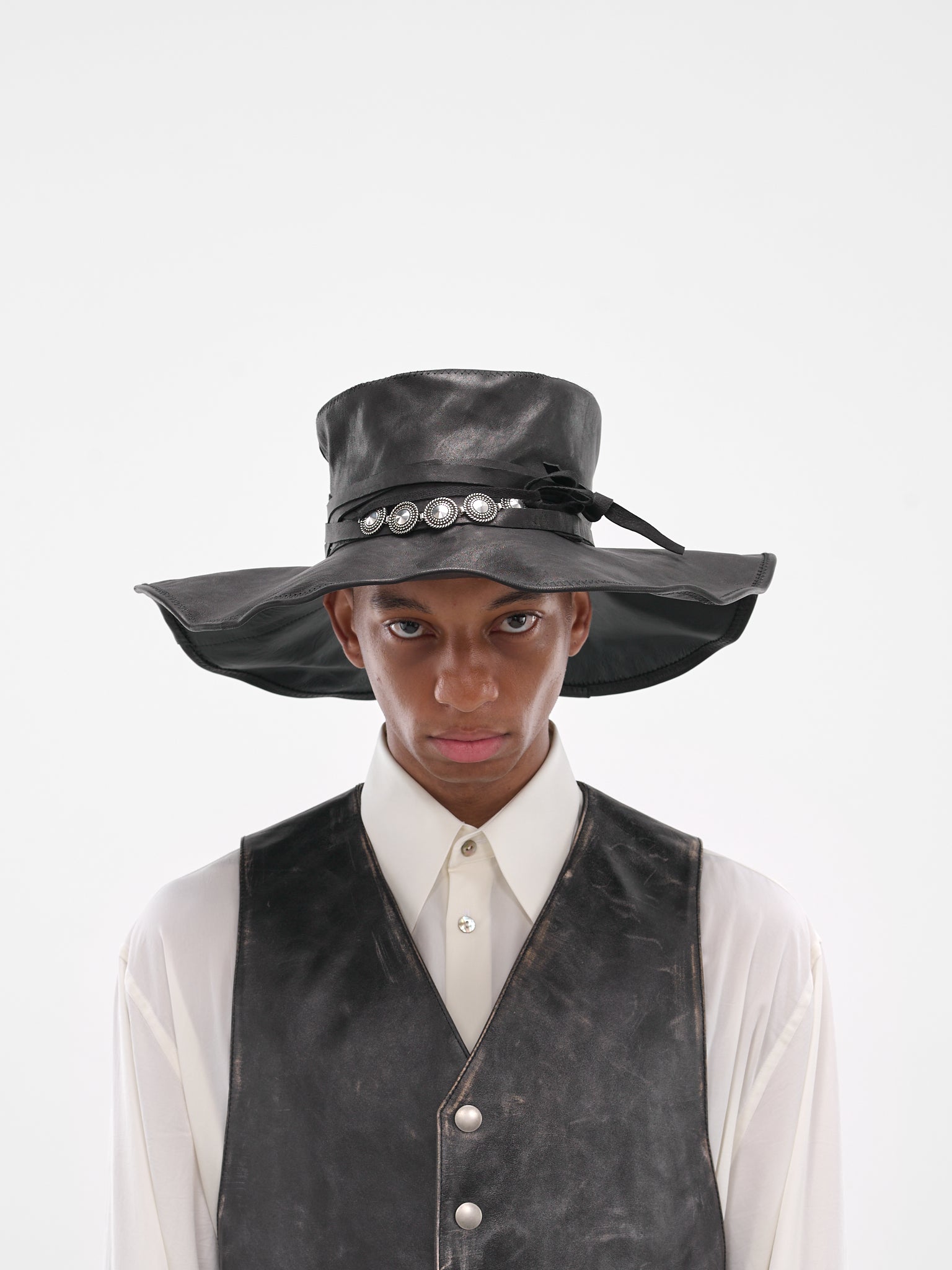 Black Lamb Silver Button Hat (B0013644-LT137-BLACK)