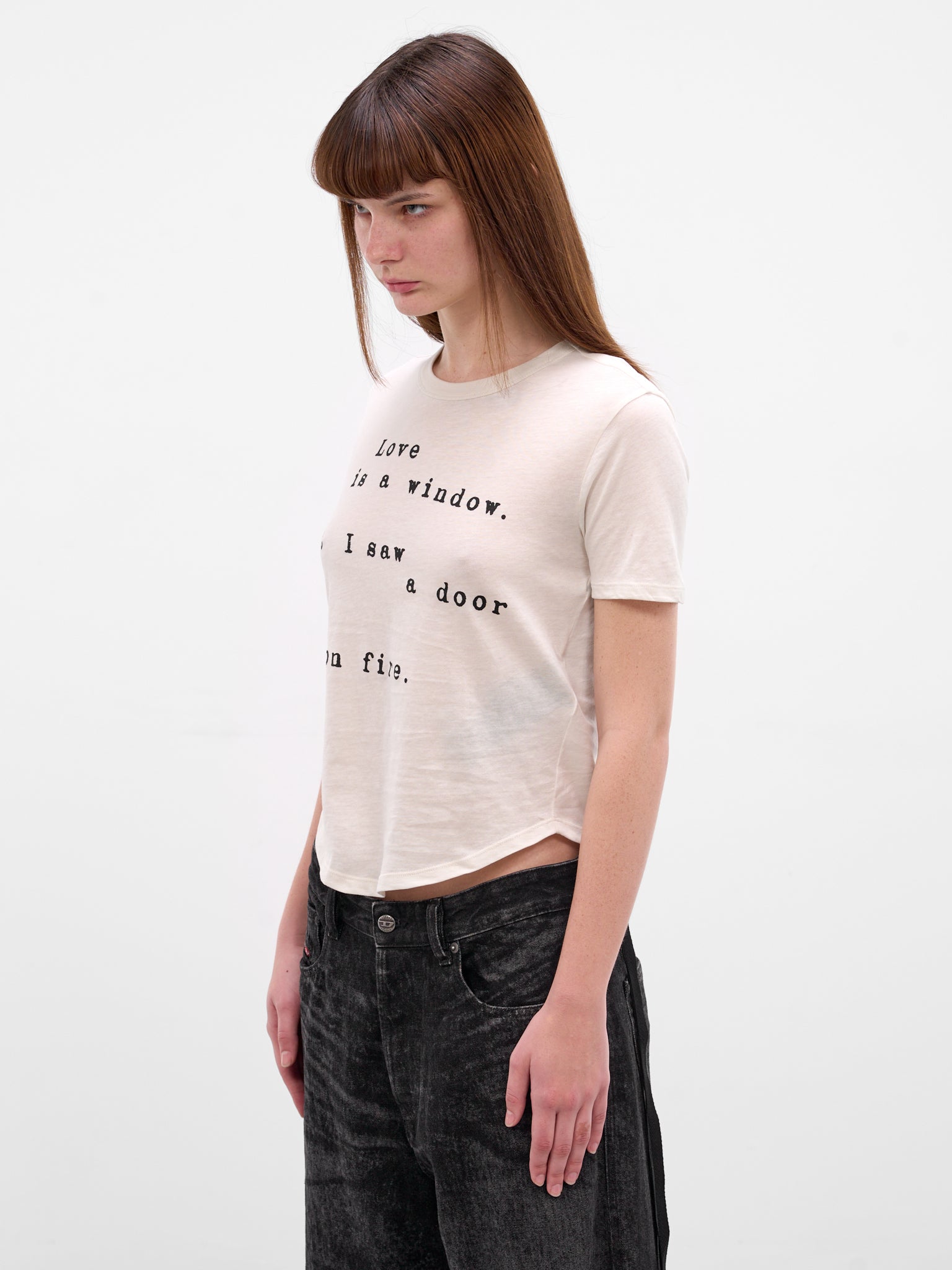 White 'Love Is A Window' Tee (B0013841-FA206-IVORY)
