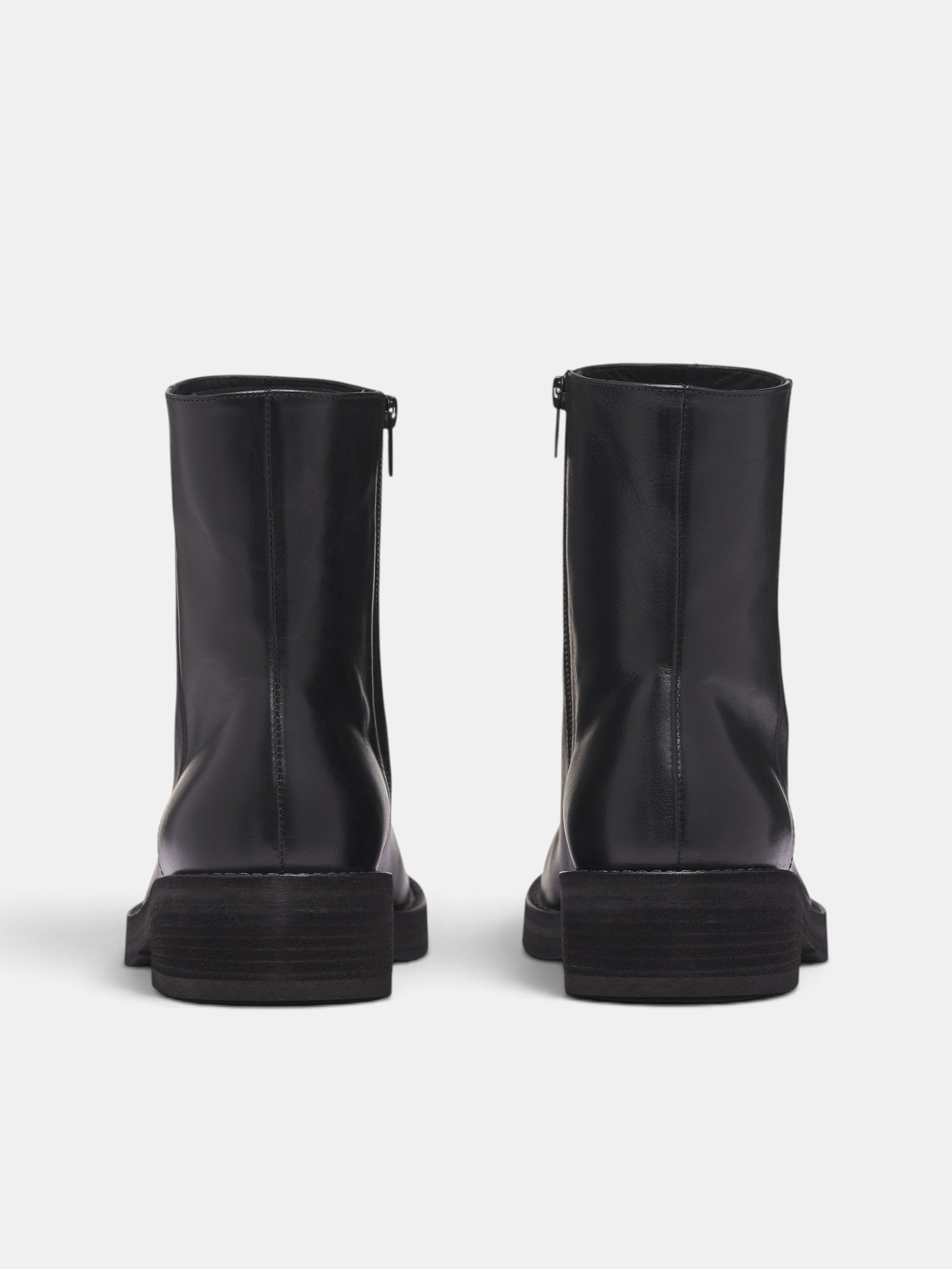 Black Leather Helfred Ankle Boots (B0014388-LT141-BLACK)