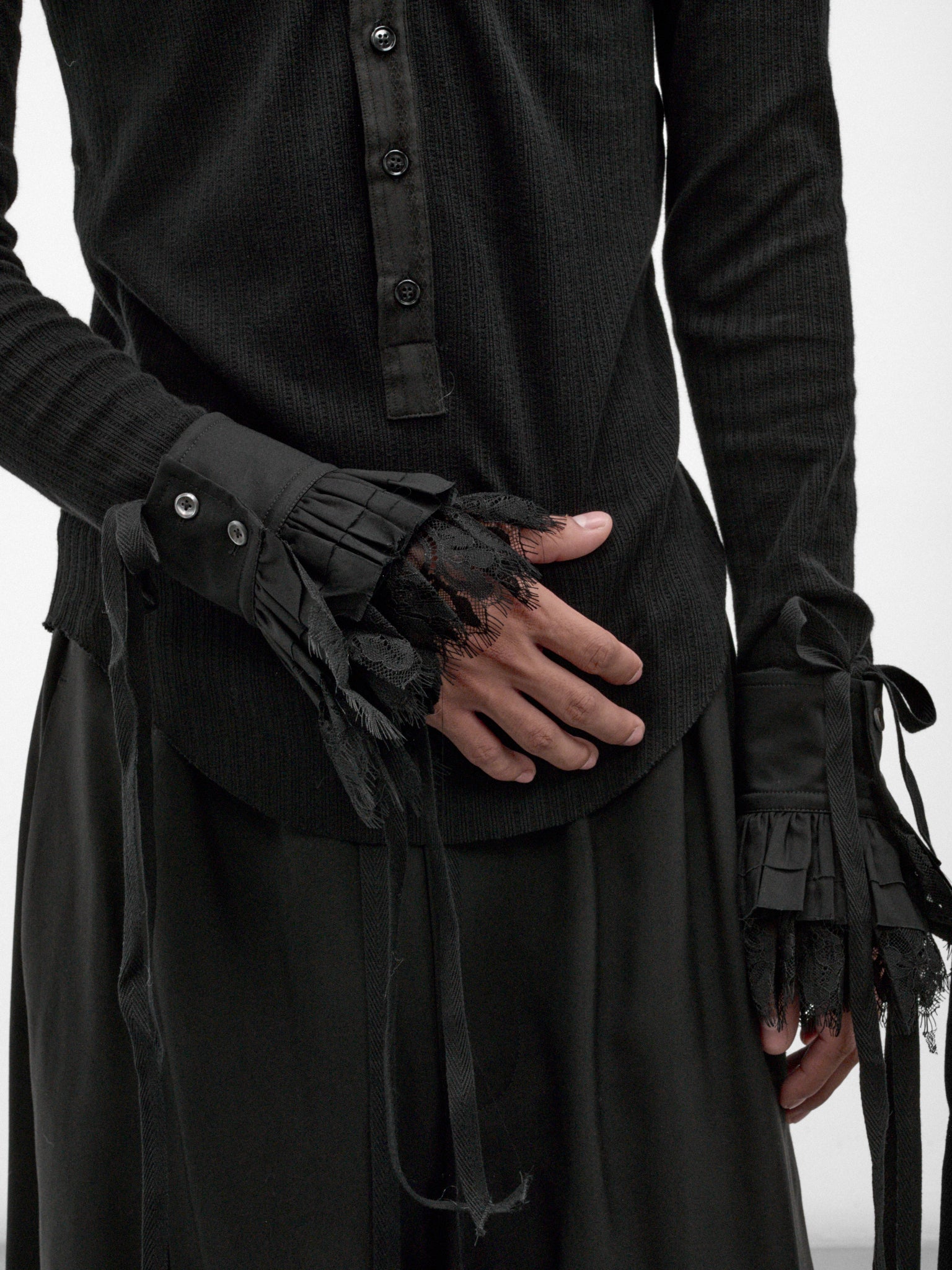 Vestar Black Lace Ruffled Cuffs (B0014479-FA026-BLACK)