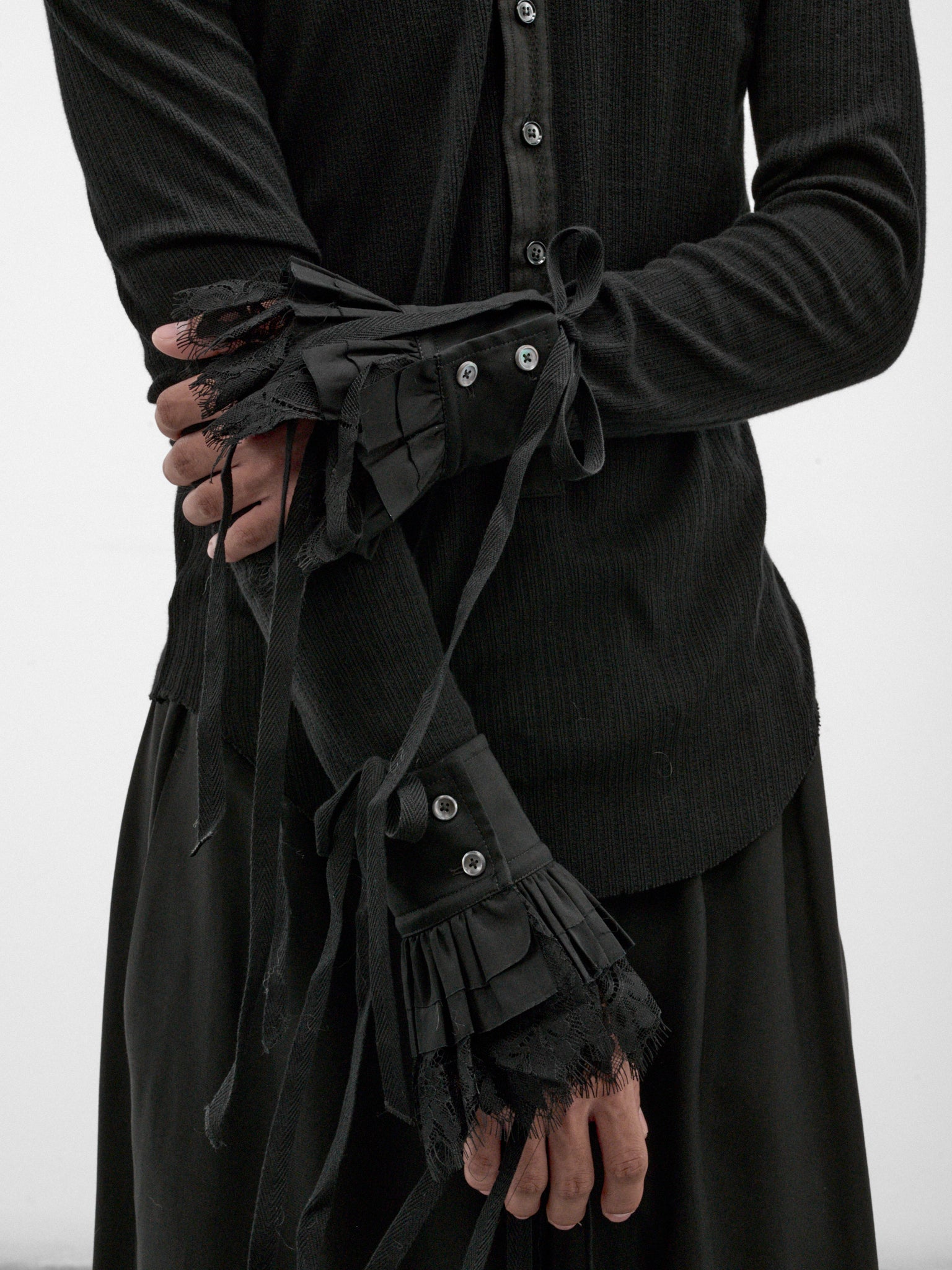 Vestar Black Lace Ruffled Cuffs (B0014479-FA026-BLACK)