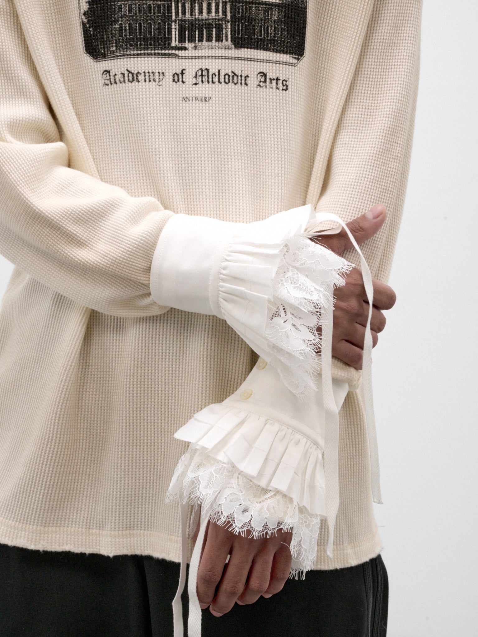 Vestar White Lace Ruffled Cuffs (B0014479-FA026-NATURAL-WHITE)
