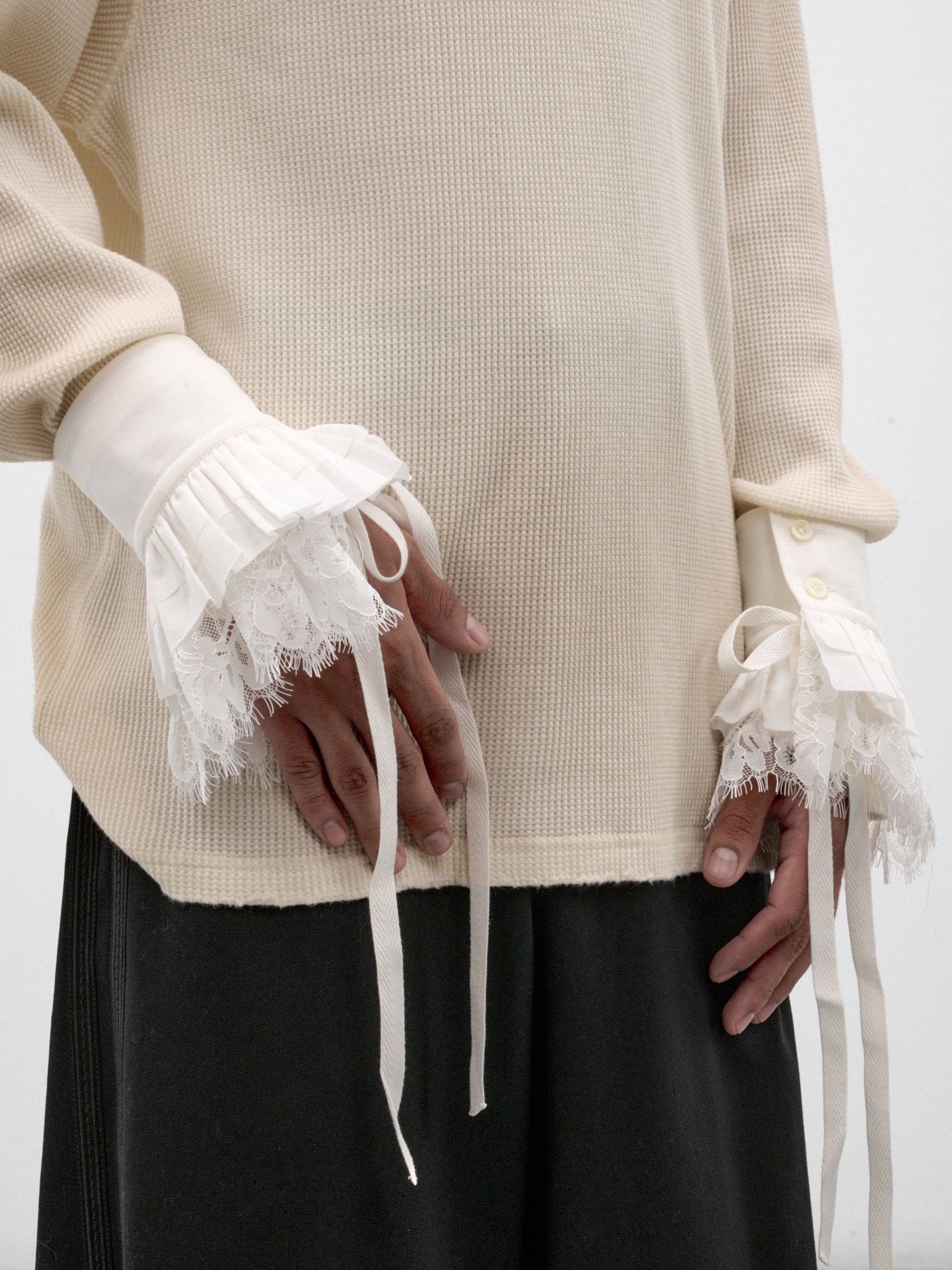 Vestar White Lace Ruffled Cuffs (B0014479-FA026-NATURAL-WHITE)