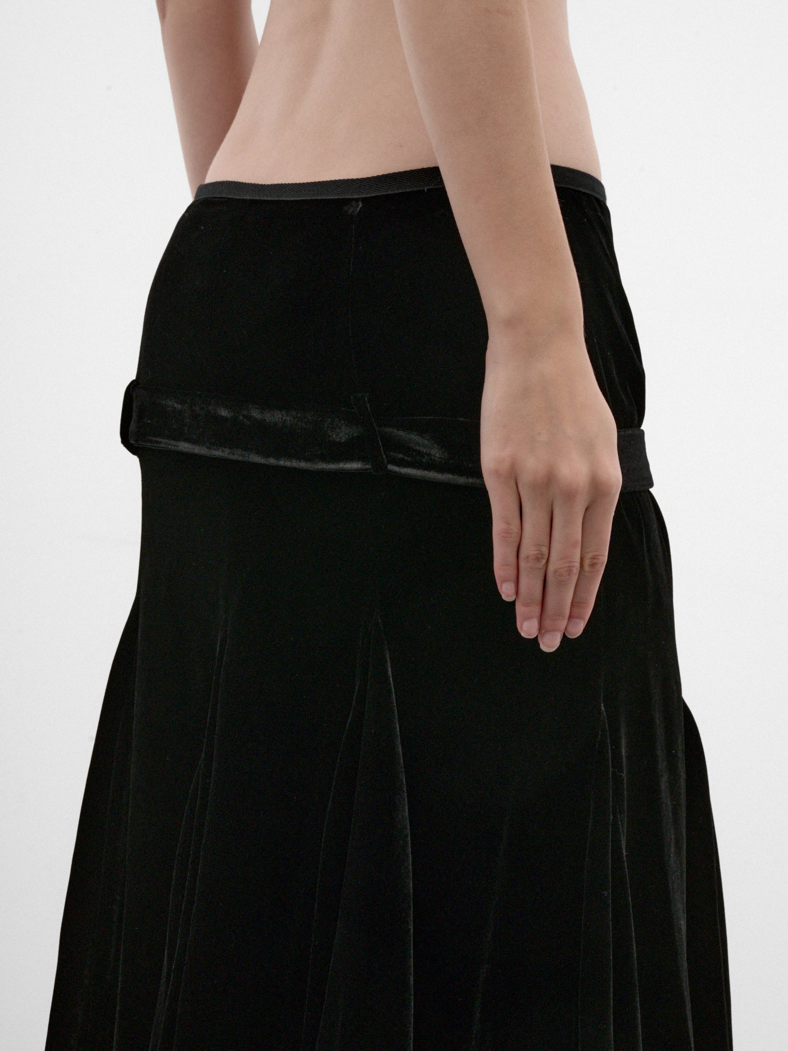 Helma Velvet Midi Skirt (B0014540-FA762-BLACK)