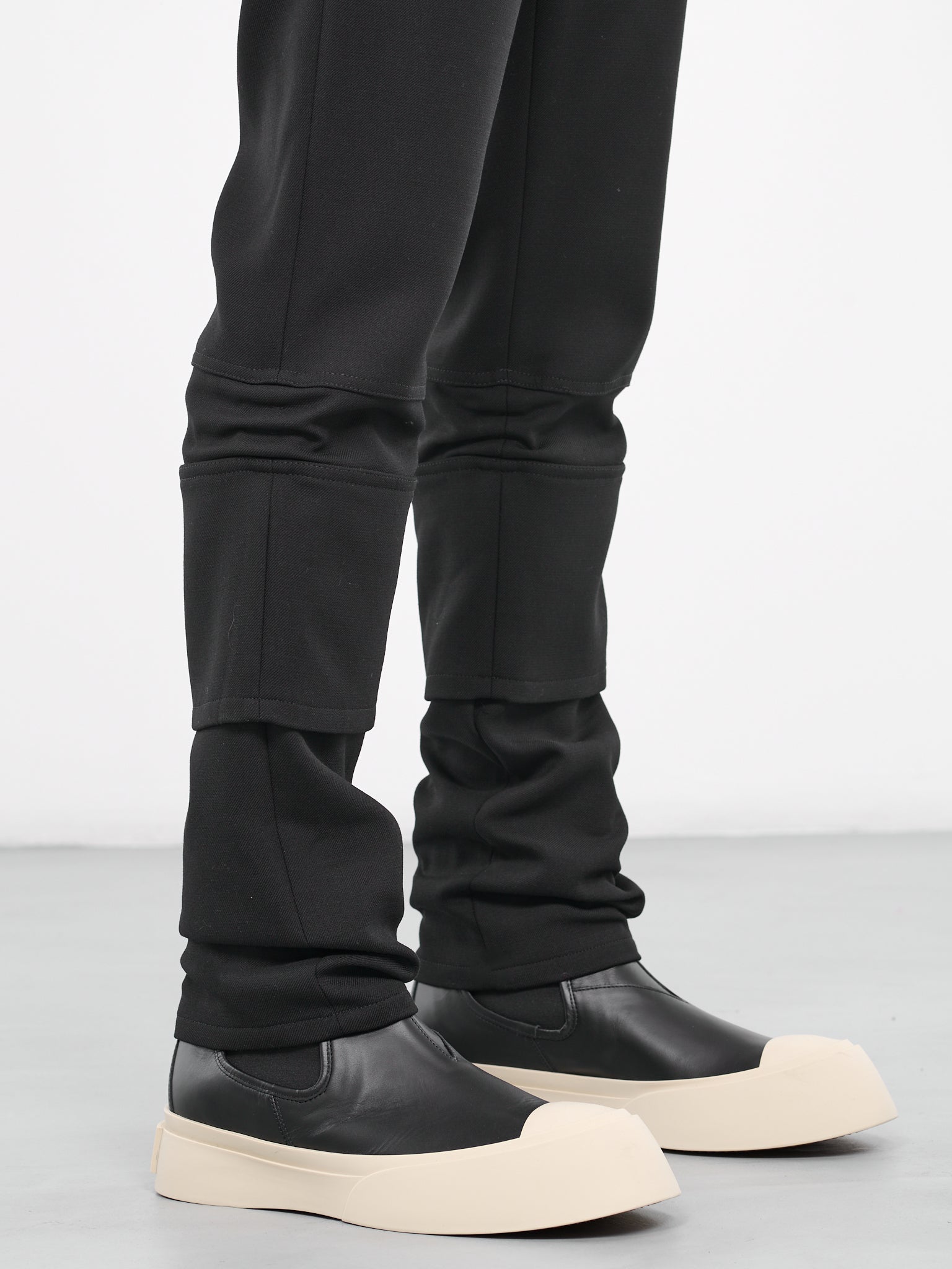 Knee Pants (BMCA057-FAB001-1000-TAP-SHOE-N)