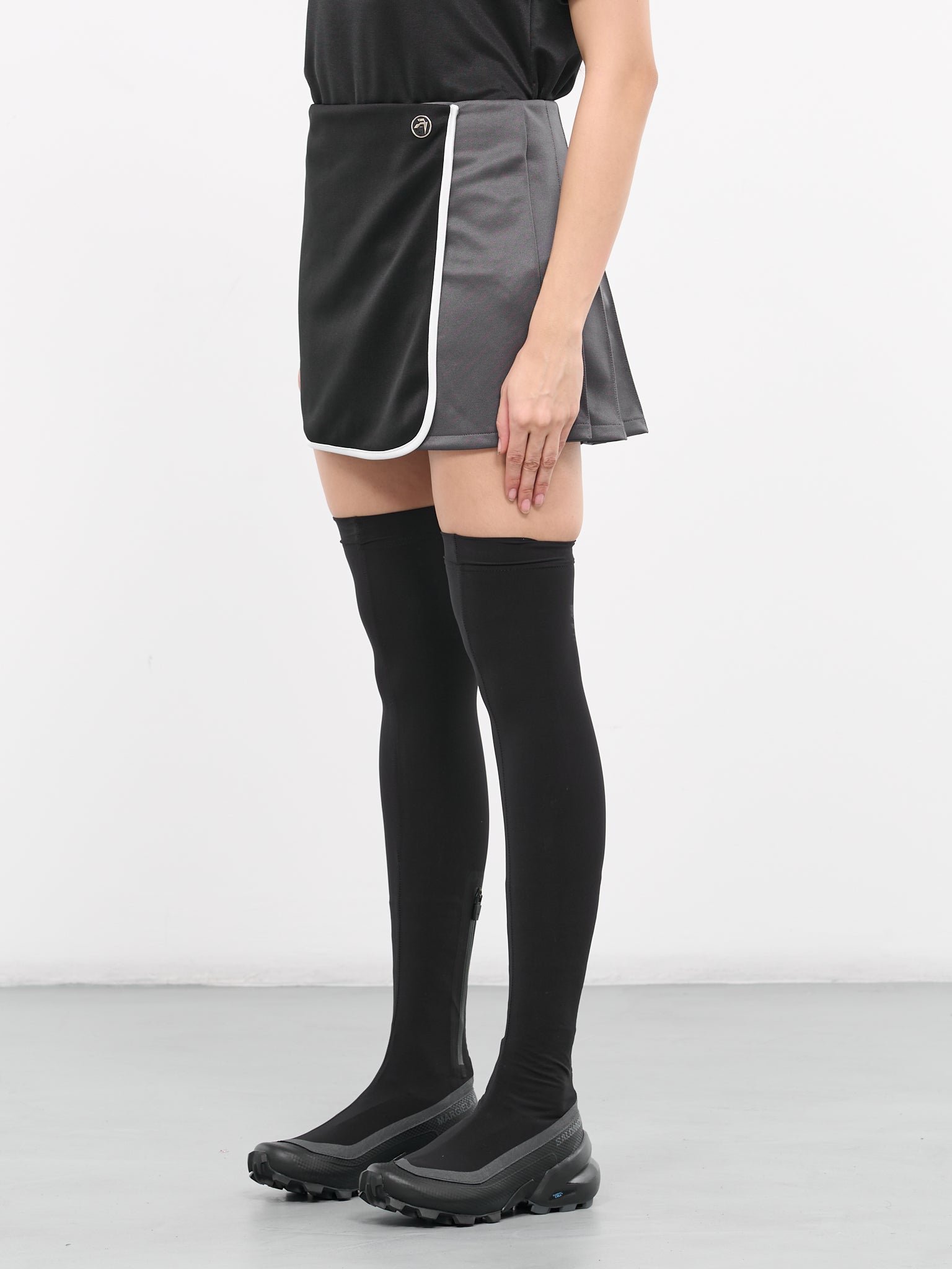 Pleated Track Mini Skirt (BWCN001-JER0011009-BLACK)