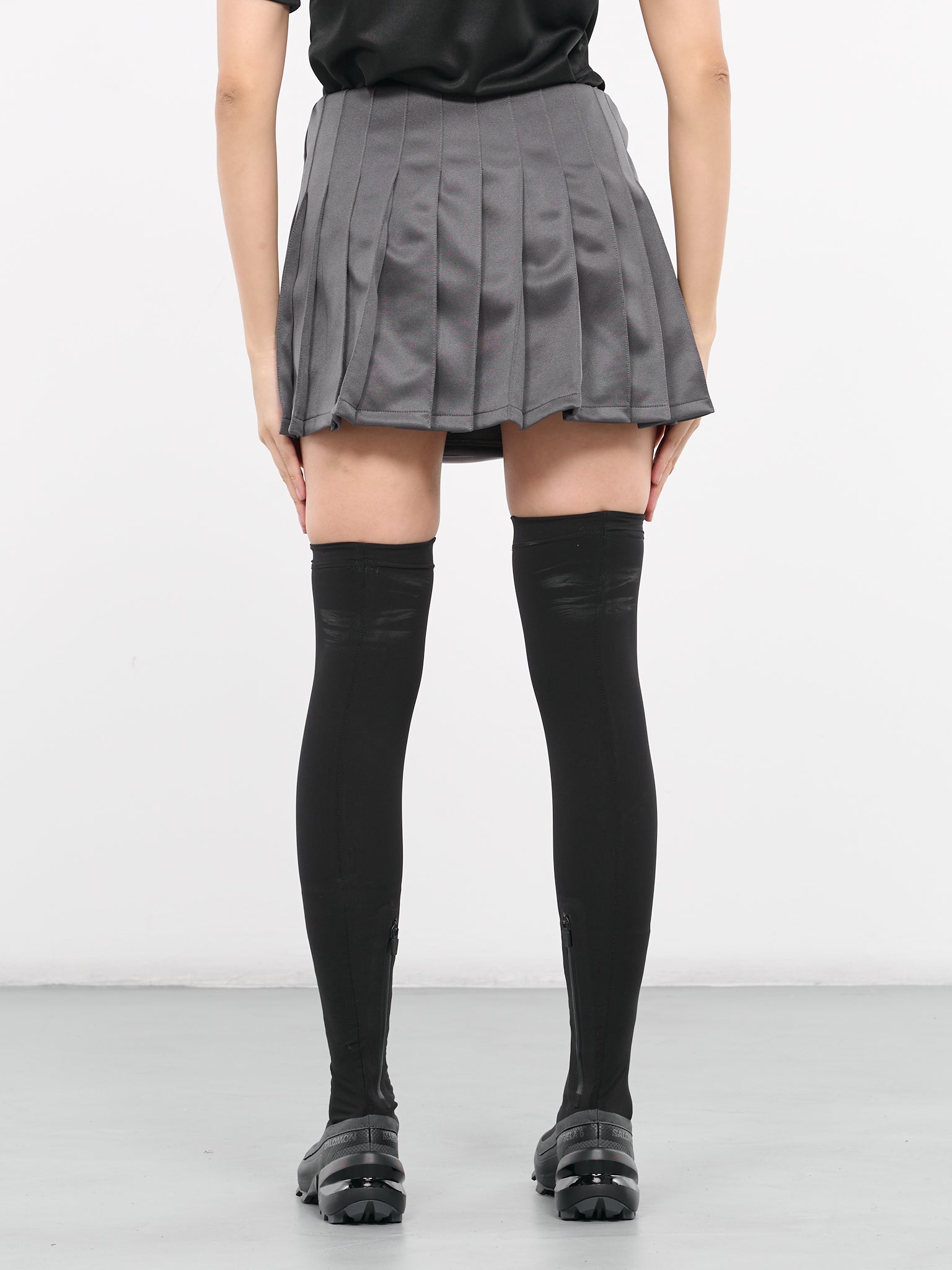 Pleated Track Mini Skirt (BWCN001-JER0011009-BLACK)